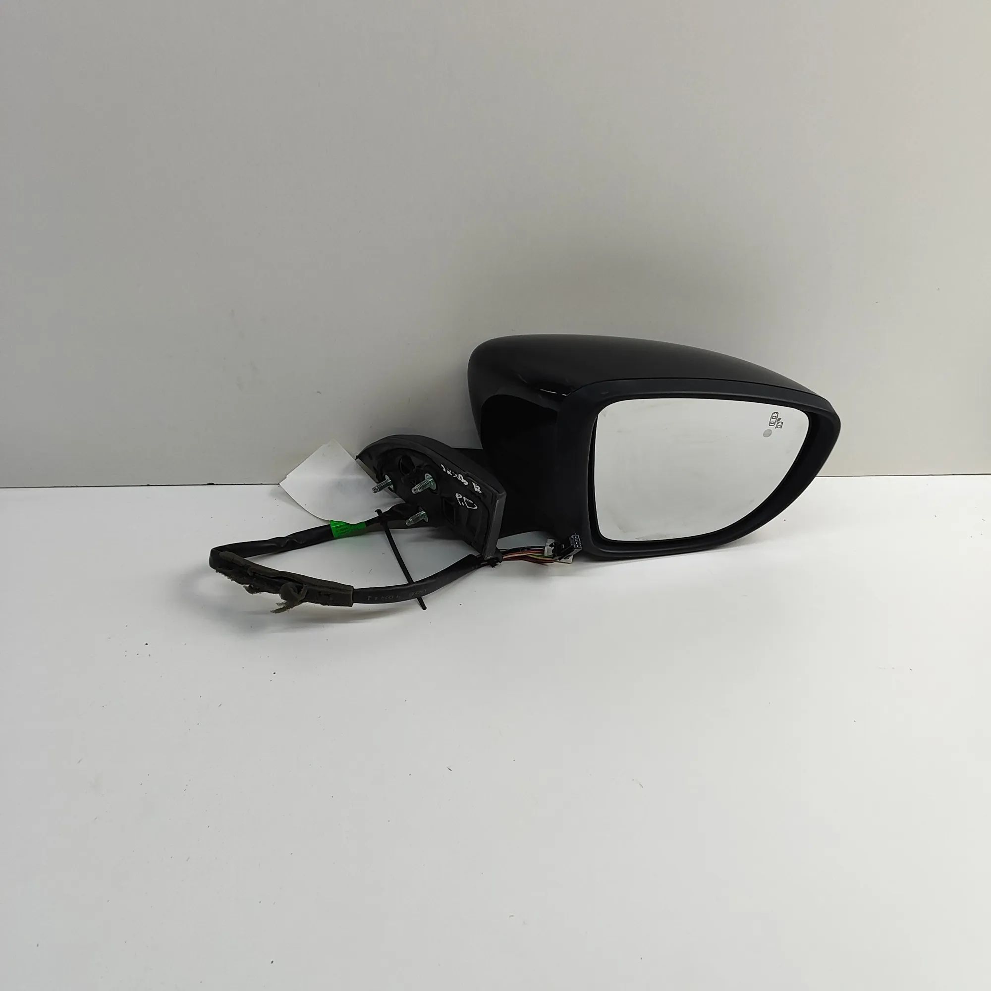 Nissan Leaf Right Side Wing Mirror Right Side Wing Mirror — NISSAN LEAF (ZE1) (201...