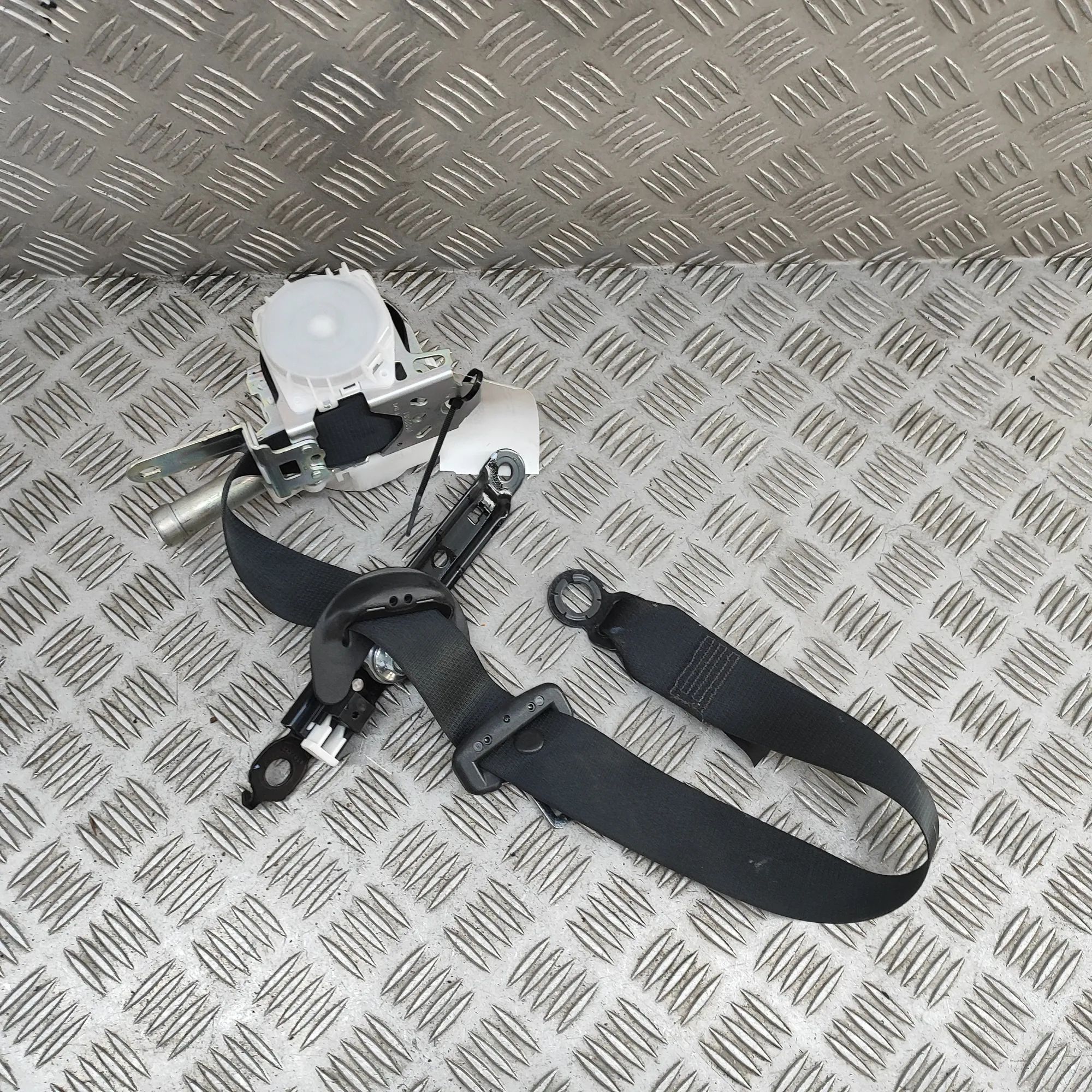 Toyota Prius Front Right Seatbelt Front Right Seatbelt — TOYOTA PRIUS (_W6_) (202...