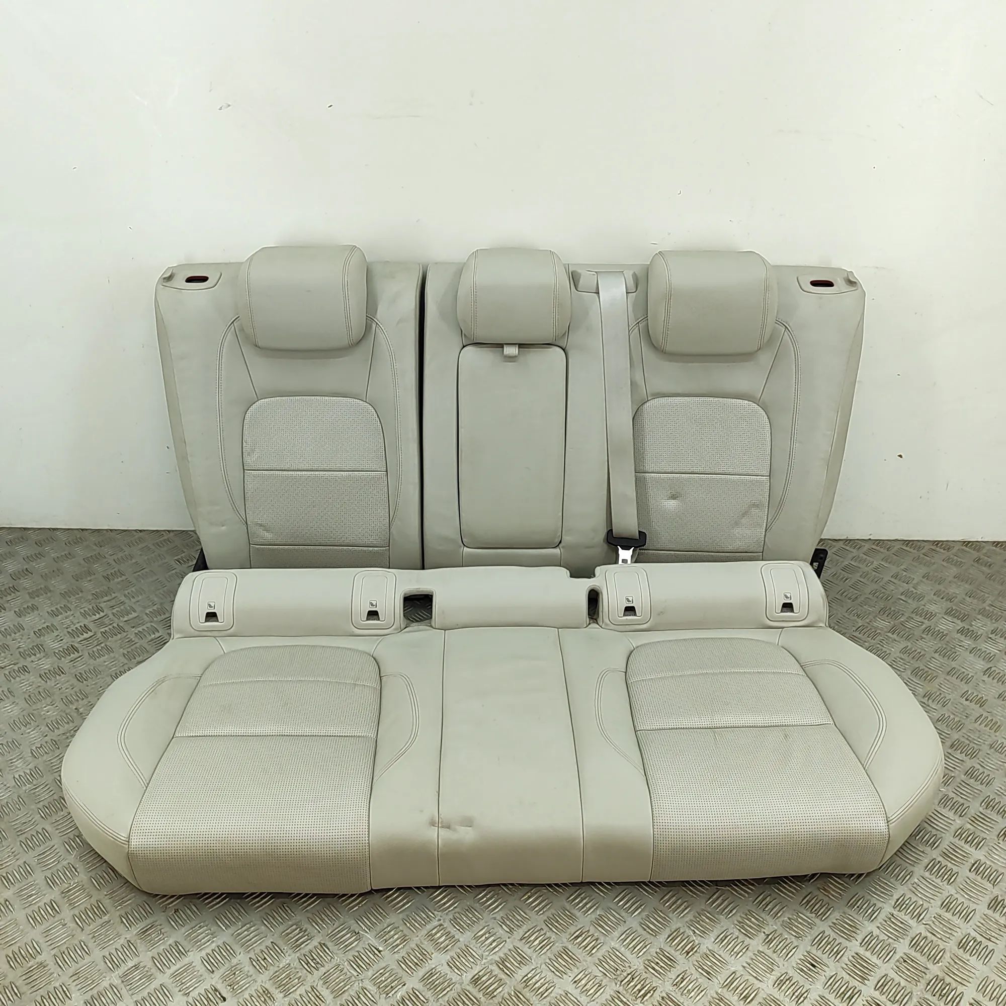 Jaguar I-Pace Rear seat Rear seat — JAGUAR I-PACE (X590) (2018-...) — J...