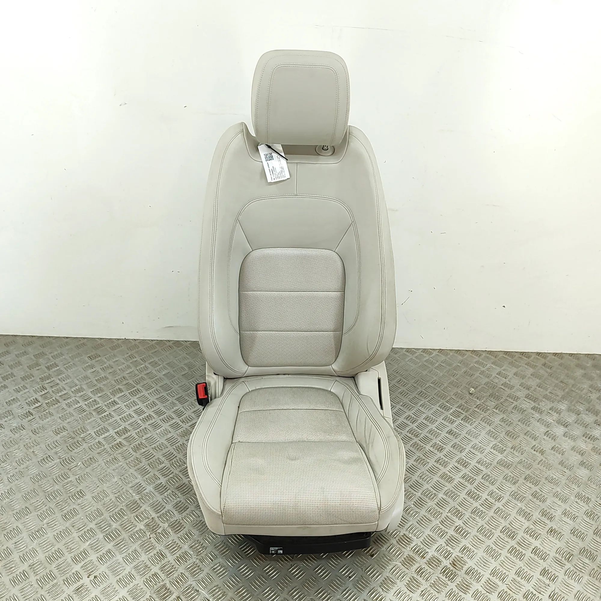 Jaguar I-Pace Front Left Seat Front left seat — JAGUAR I-PACE (X590) (2018-.....