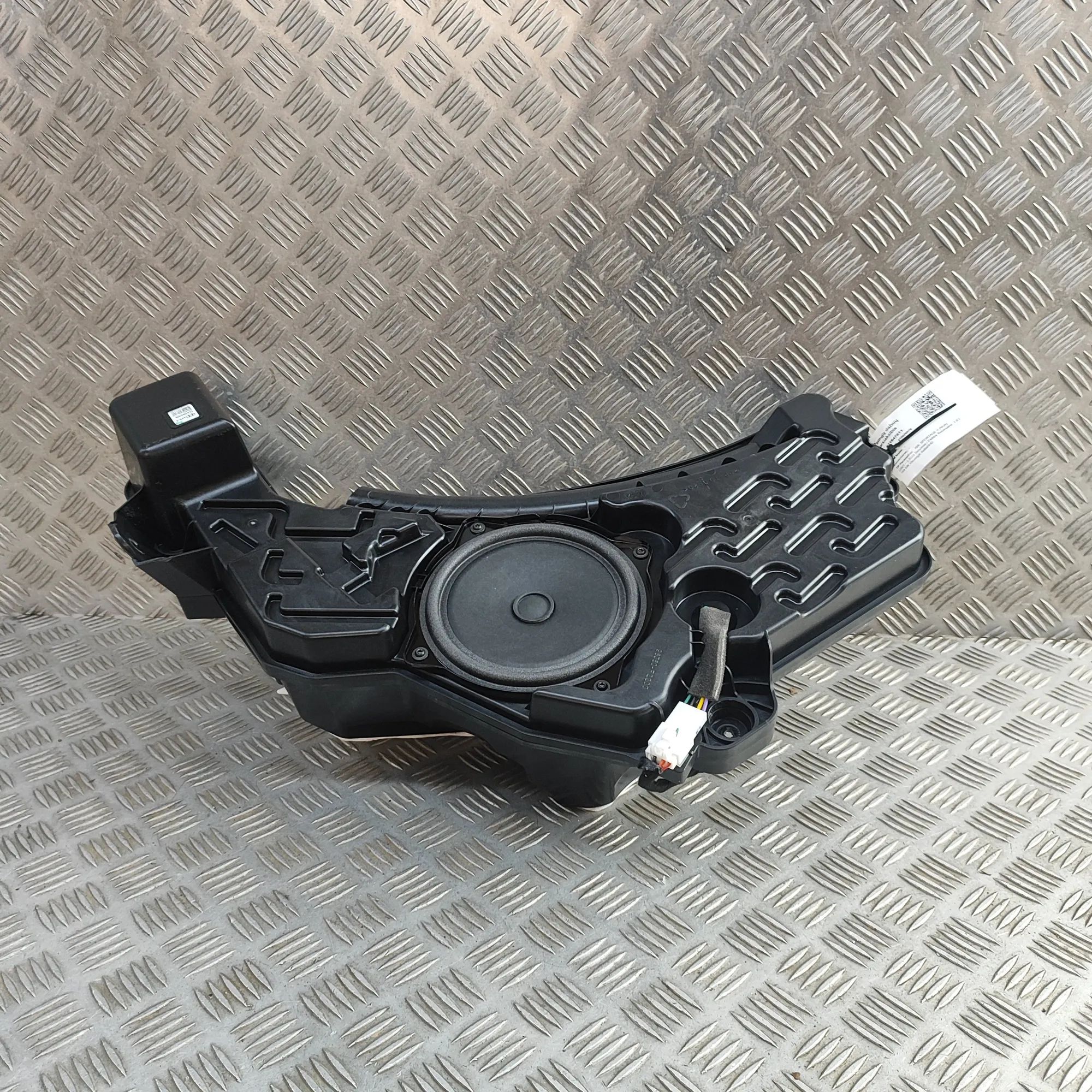 Kia Sportage Bassokaiuttimen Subwoofer — KIA SPORTAGE (V NQ5) (2021-...) — 9...
