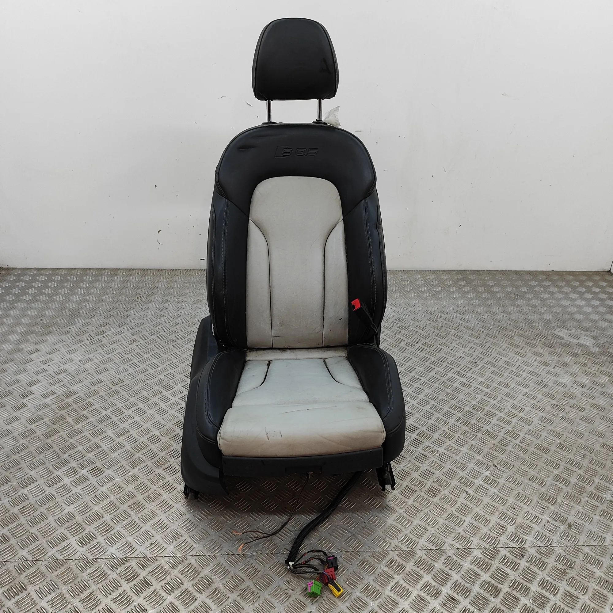 Audi Q5 (8R) Front Right Seat Front right seat — AUDI Q5 (8R) (2008-2017) — 5...