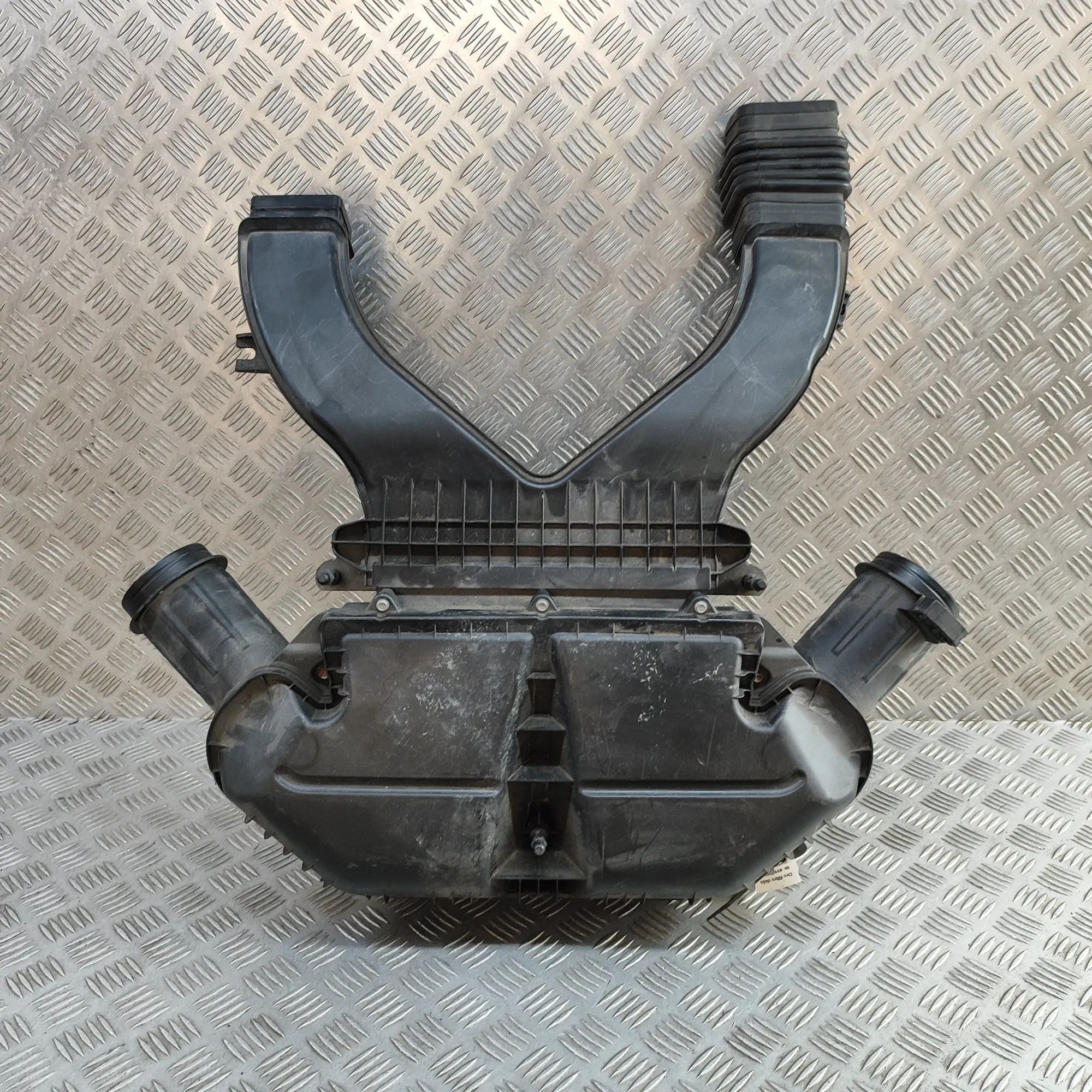 Alfa-Romeo Stelvio Air filter box  Air Filter Box — ALFA ROMEO STELVIO (949_) (201...