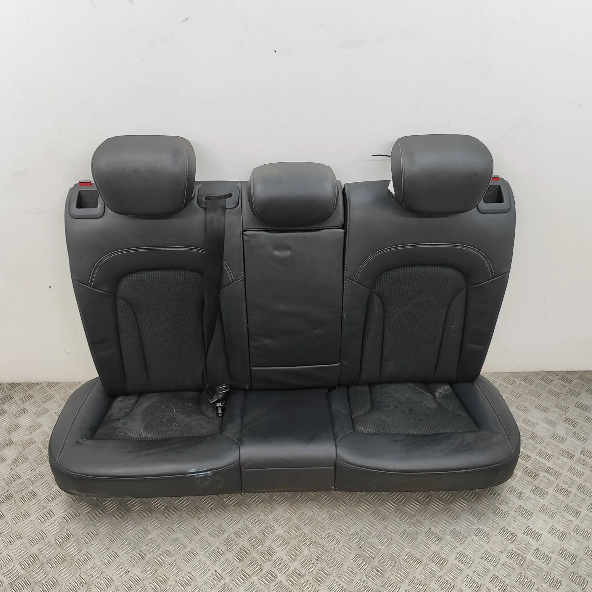 Audi Q3 (8U) Rear seat Rear seat — AUDI Q3 (8U) (2011-2018) — 8U088577...