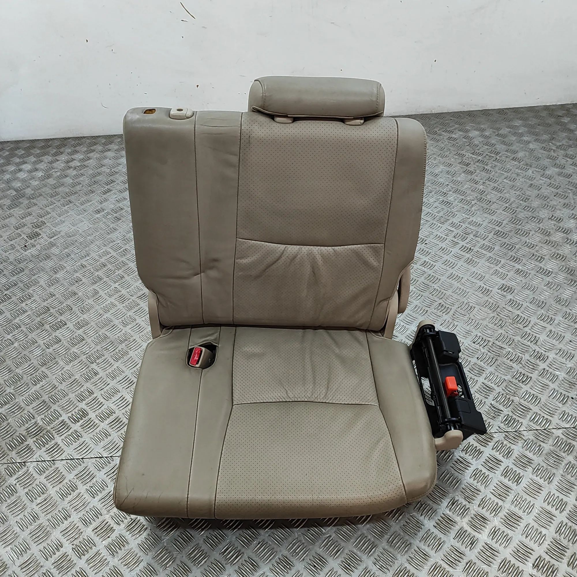 Toyota Land Cruiser 100 Заднее сиденье Rear seat — TOYOTA LAND CRUISER (120 _J12_) (20...