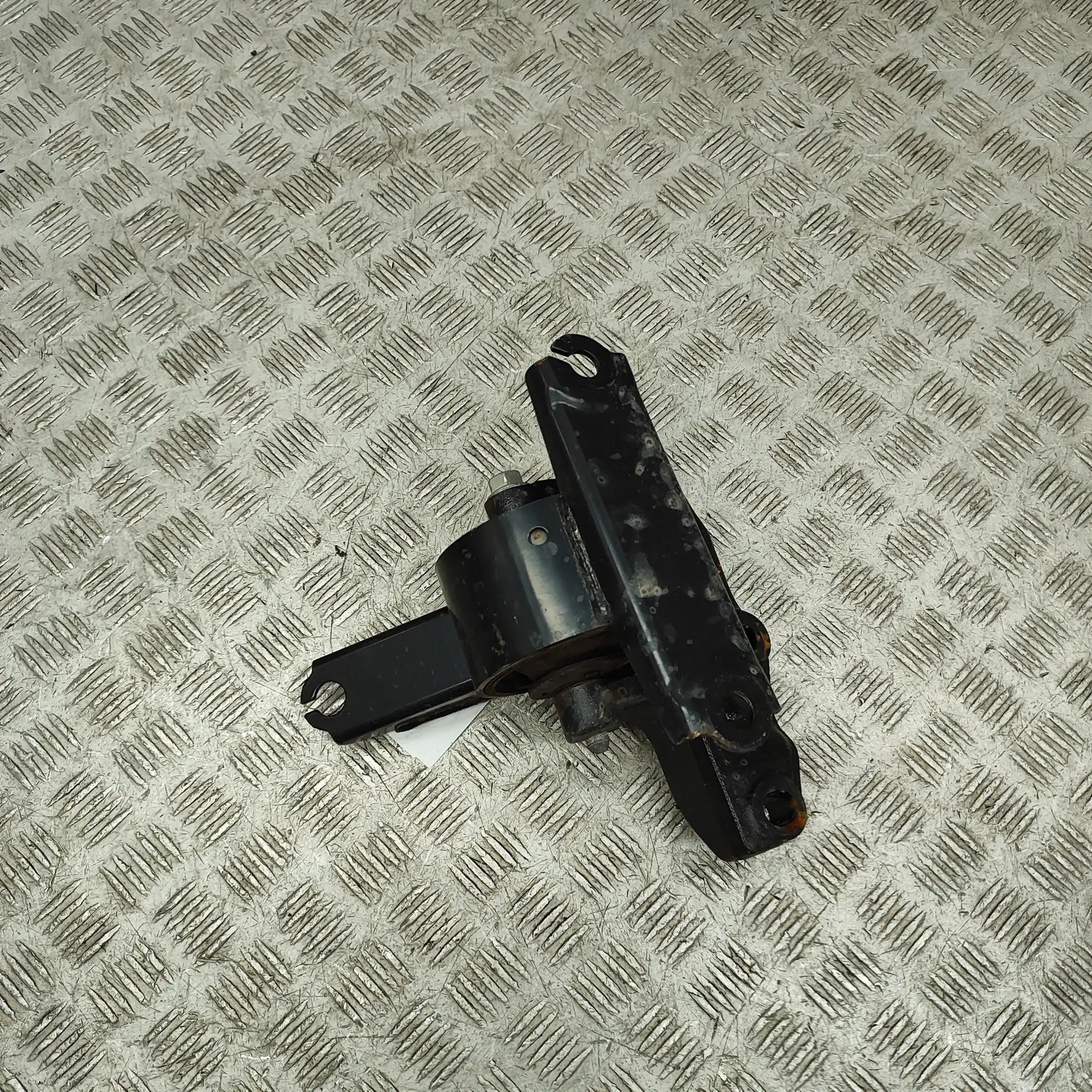 Honda CR-V Left Side Engine Mount Left Side Engine Mount — HONDA CR-V (V RW) (201...