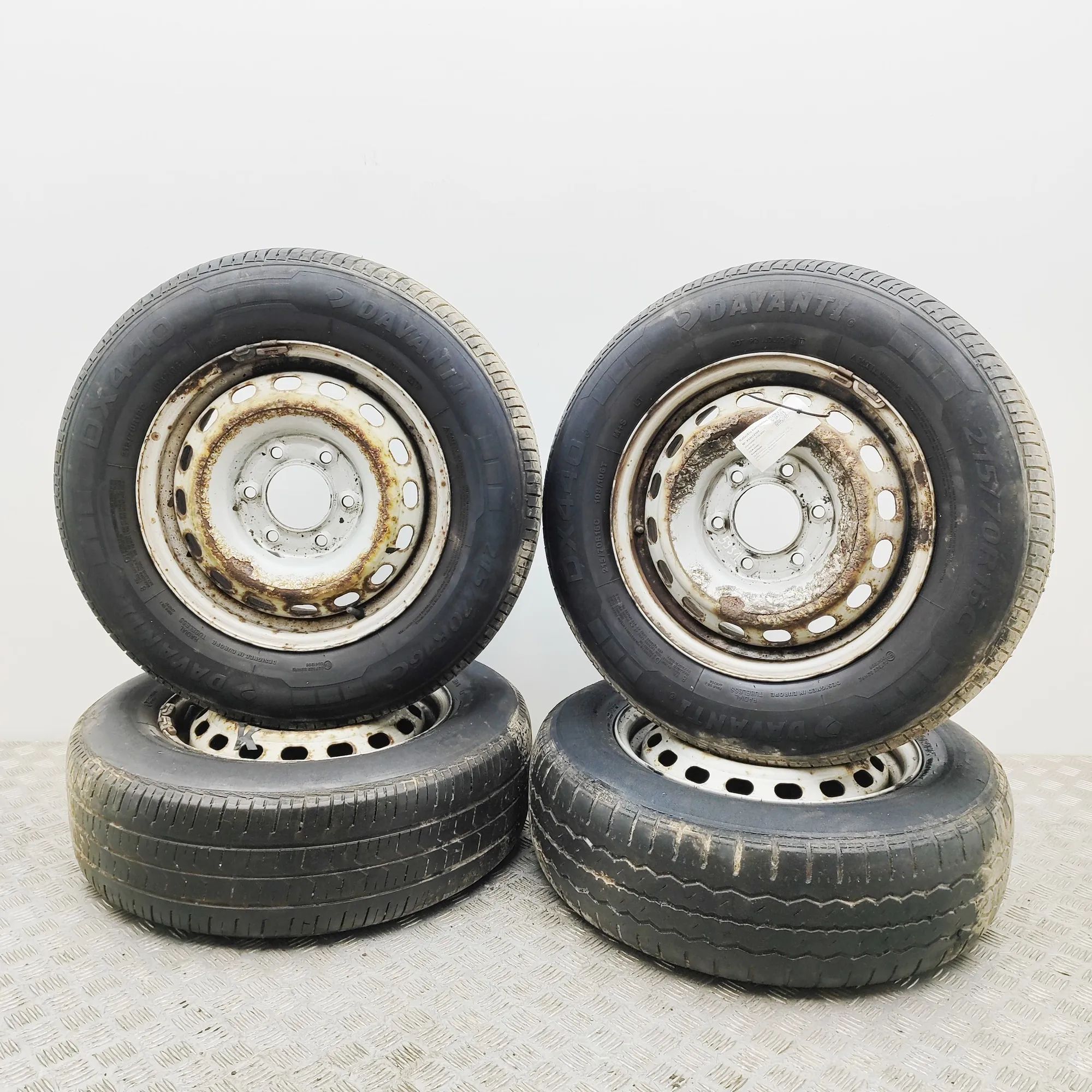 Hyundai H-1 Alloy Wheel Set Alloy wheel set — HYUNDAI H-1 (Cargo TQ) (2008-...