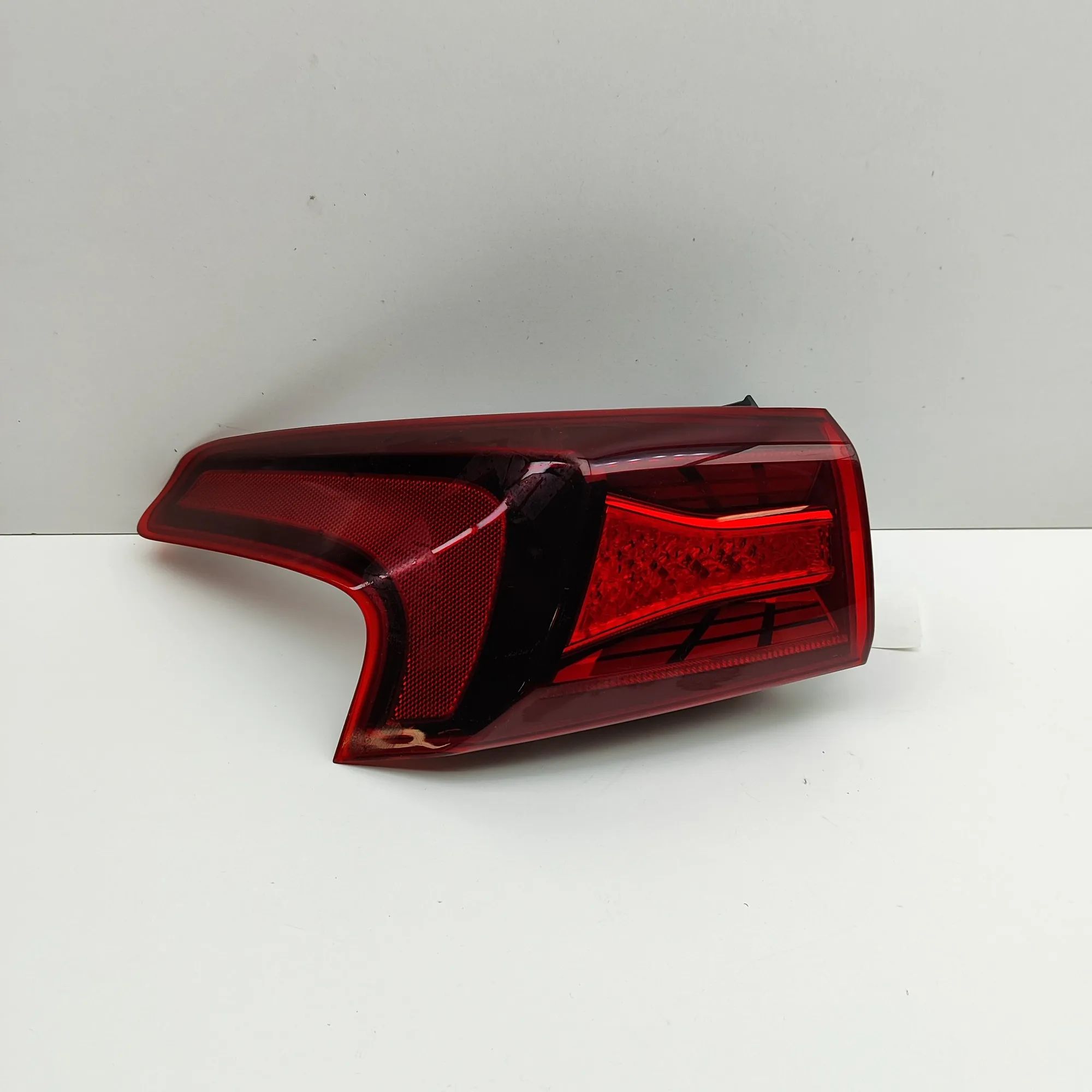 Hyundai Santa Fe Rear Left Tail Light Rear Left Tail Light — HYUNDAI SANTA (FÉ IV TM)...
