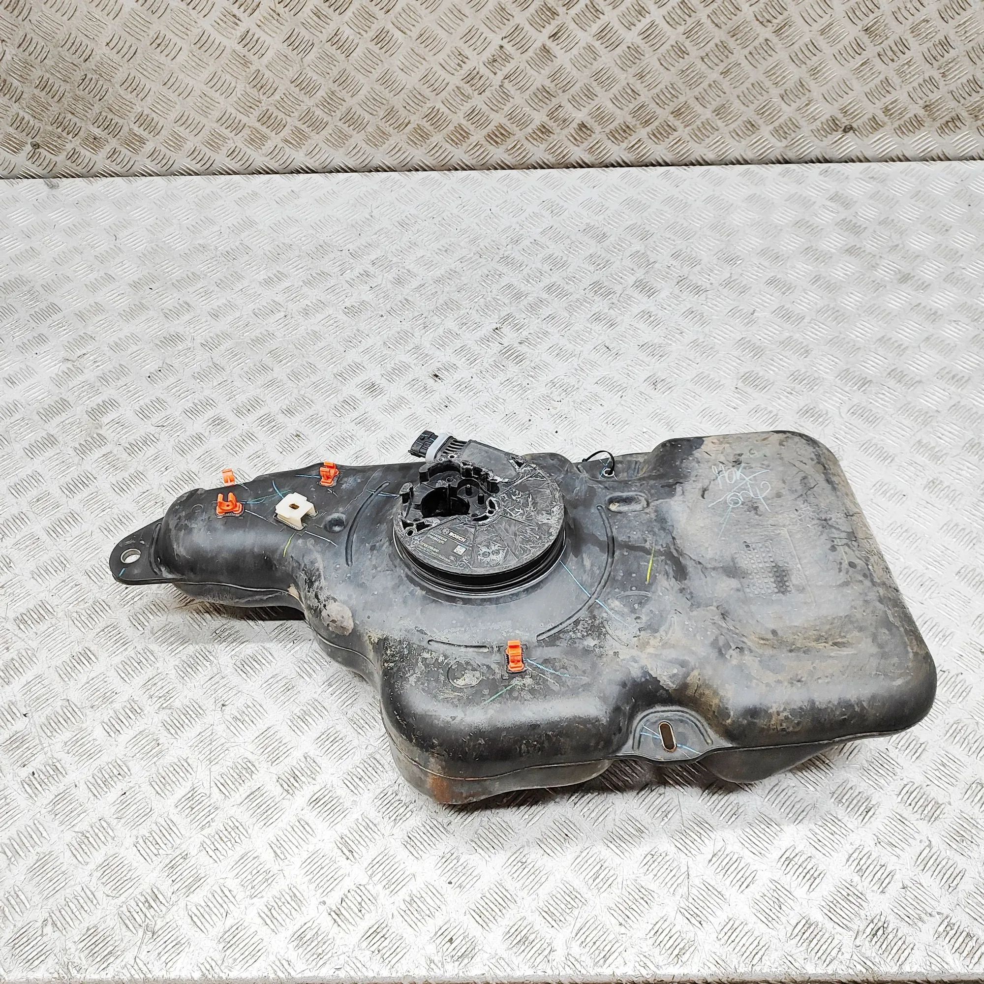 Isuzu  D-Max Adblue säiliö AdBlue tank — ISUZU D-MAX (II TFR, TFS) (2012-....