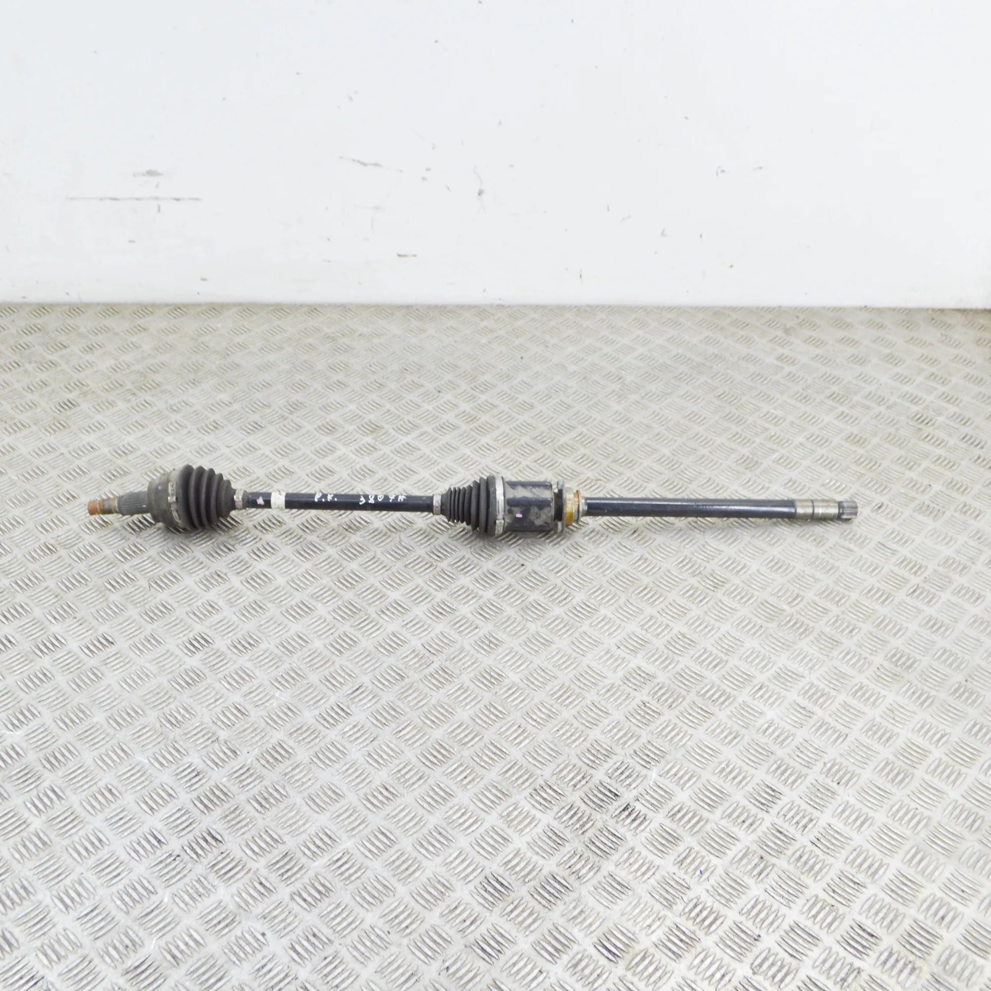 Maserati Ghibli Front Left Driveshaft Front Left Driveshaft — MASERATI GHIBLI (M157) ...