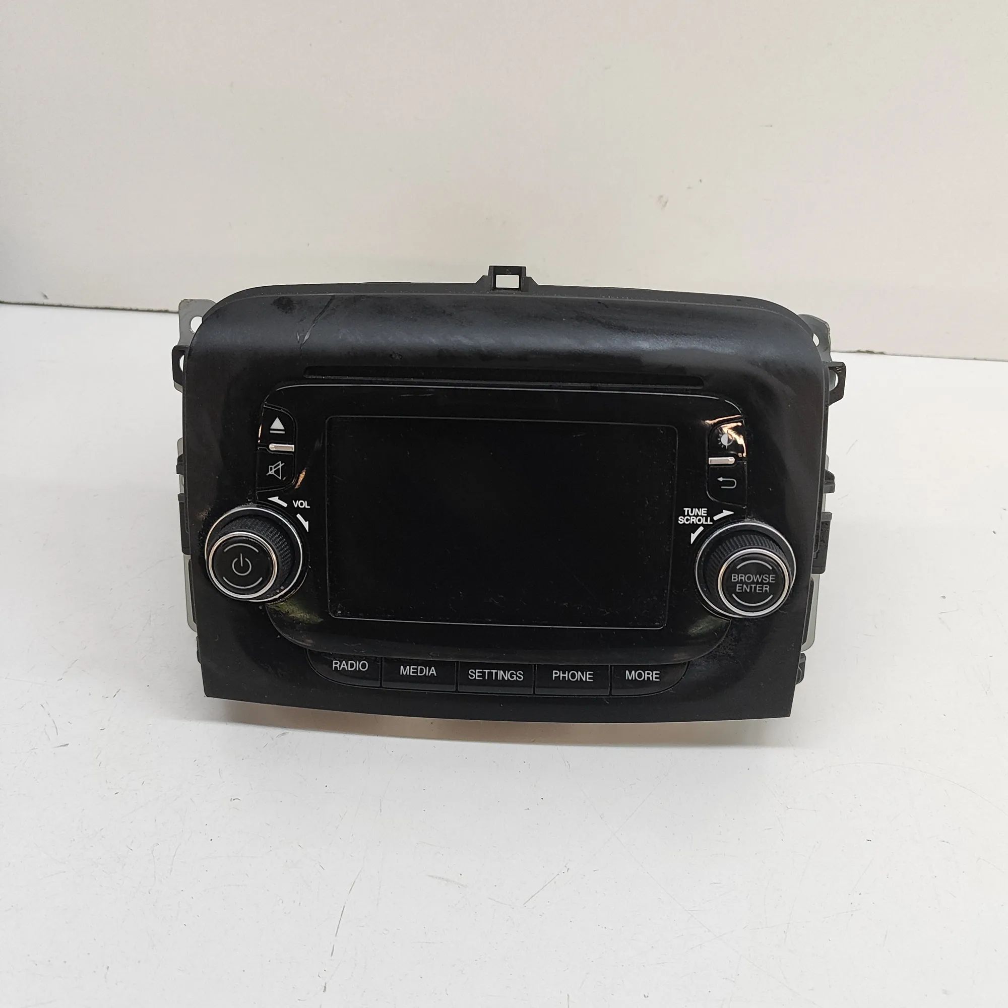 Fiat 500L (351, 352) Radio / CD / navigation head unit Radio / CD / navigation head unit — FIAT 500L (...