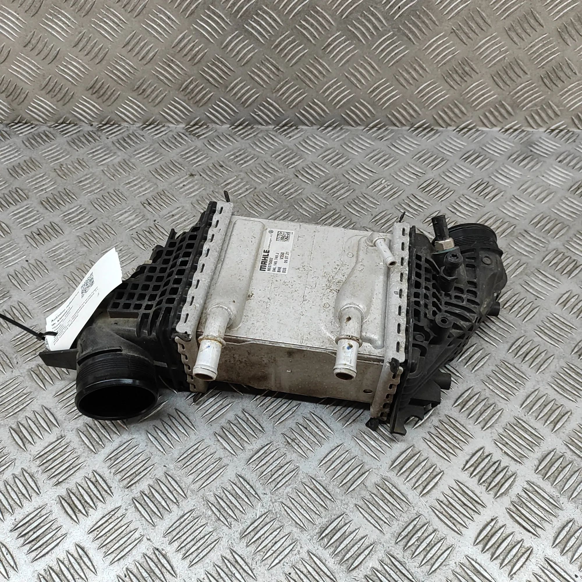 Volkswagen Transporter (T6, Caravelle, Multivan) Intercooler radiator Intercooler radiator — VW TRANSPORTER (VI T6 Va...