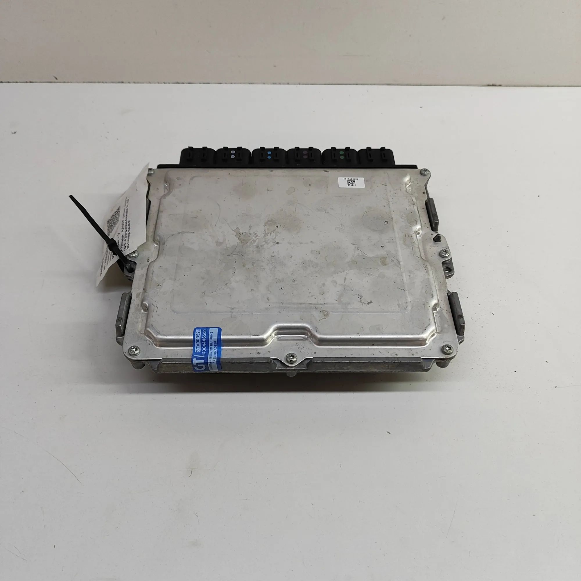 Porsche Cayenne Engine Control Unit Engine Control Unit — PORSCHE CAYENNE (9Y0/9Y3)...