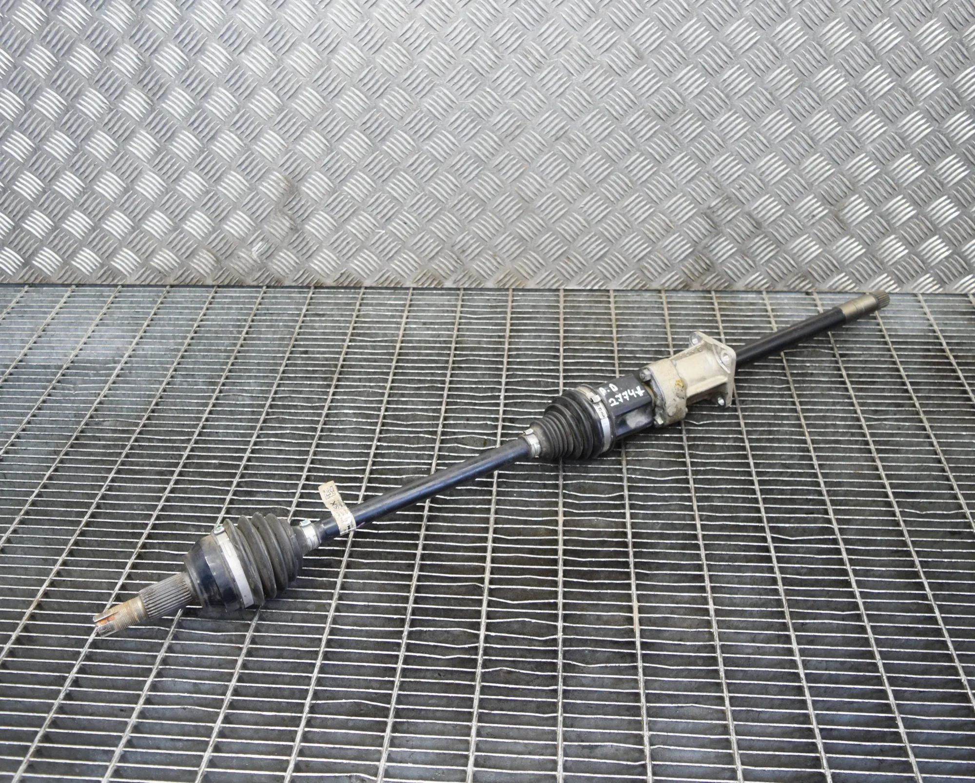 Maserati Ghibli Front Left Driveshaft Front Left Driveshaft — MASERATI GHIBLI (M157) ...
