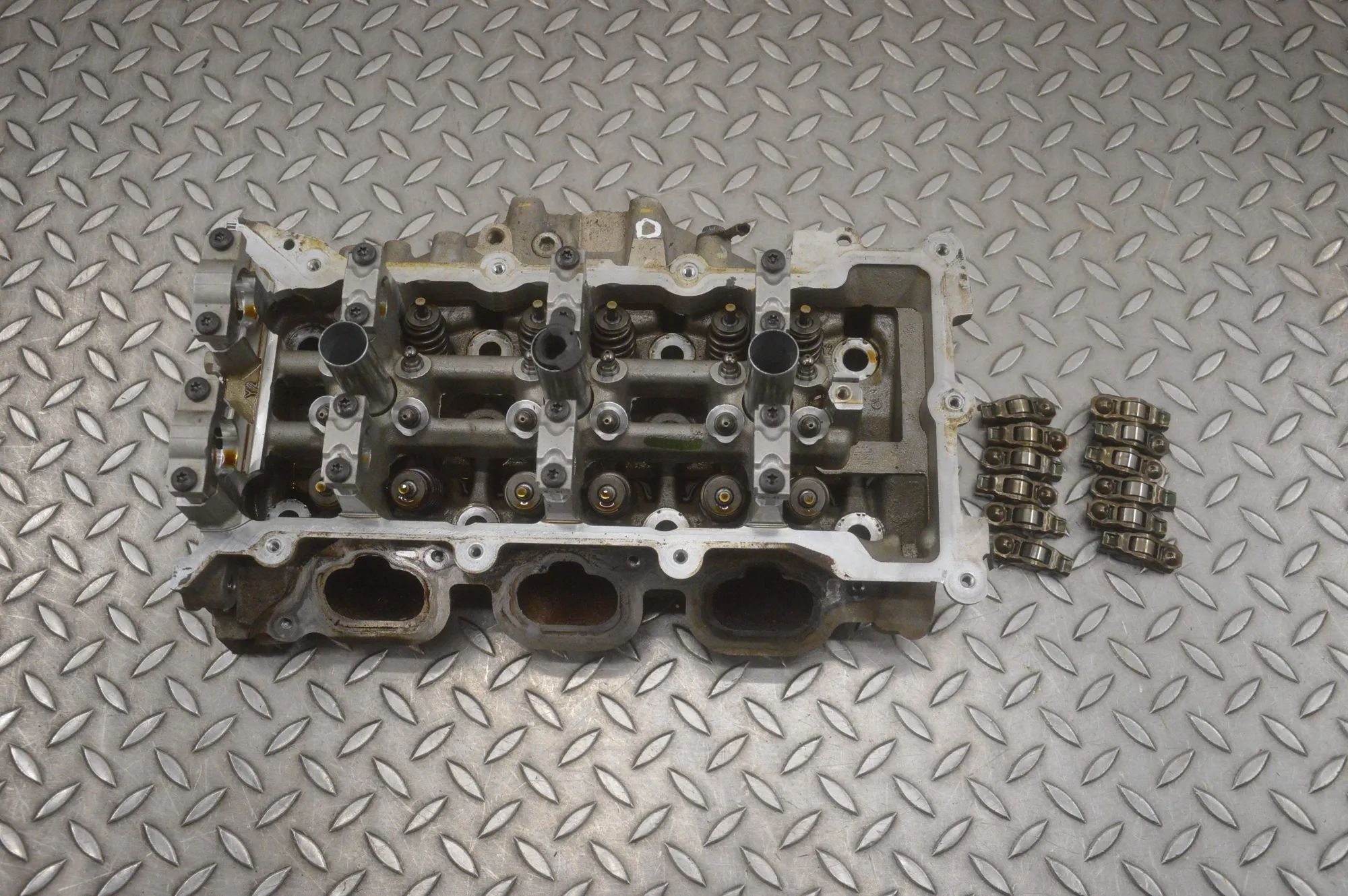 Jeep Wrangler (JK) Right Side Engine Head Right Side Engine Head — JEEP WRANGLER (III JK)...