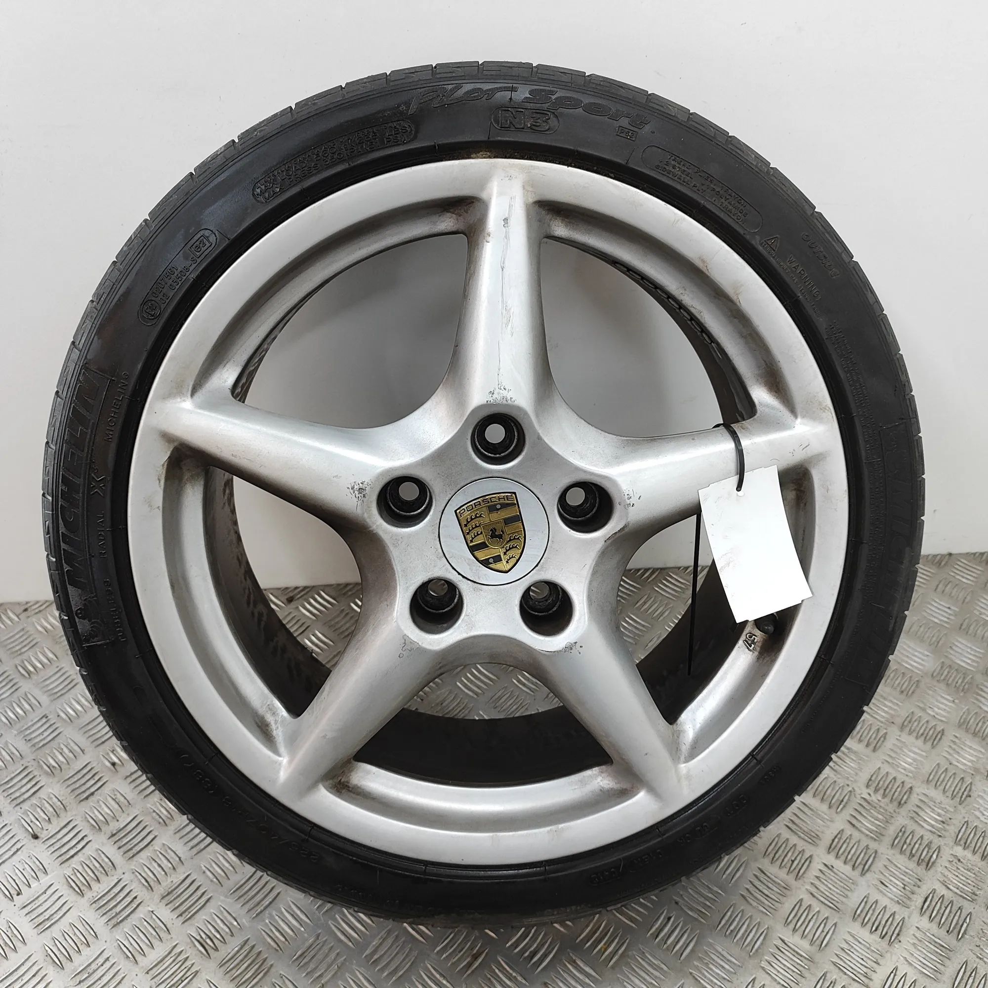 Porsche 911 (996) Alloy Wheel Alloy wheel — PORSCHE 911 (996) (1997-2005) — 9...