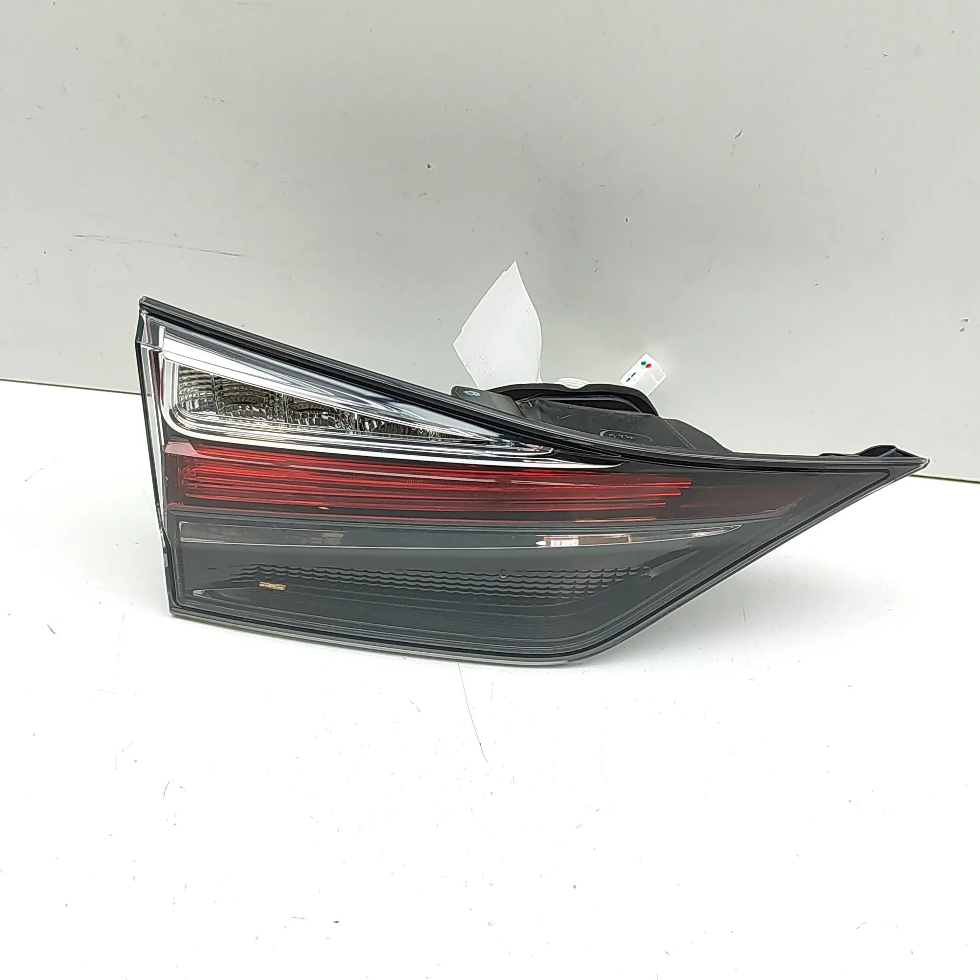 Lexus GS Left Side Tailgate Tail Light Left Side Tailgate Tail Light — LEXUS GS (_L1_)...