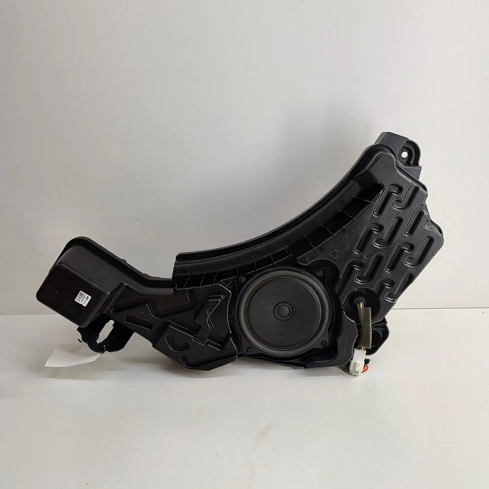 Kia Sportage Bassokaiuttimen Subwoofer — KIA SPORTAGE (V NQ5) (2021-...) — 9...
