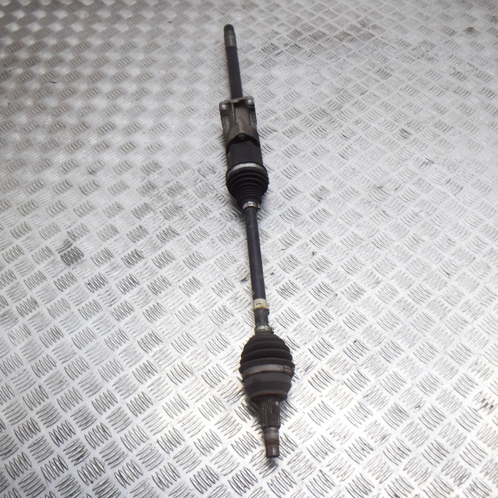 Maserati Ghibli Front Left Driveshaft Front Left Driveshaft — MASERATI GHIBLI (M157) ...