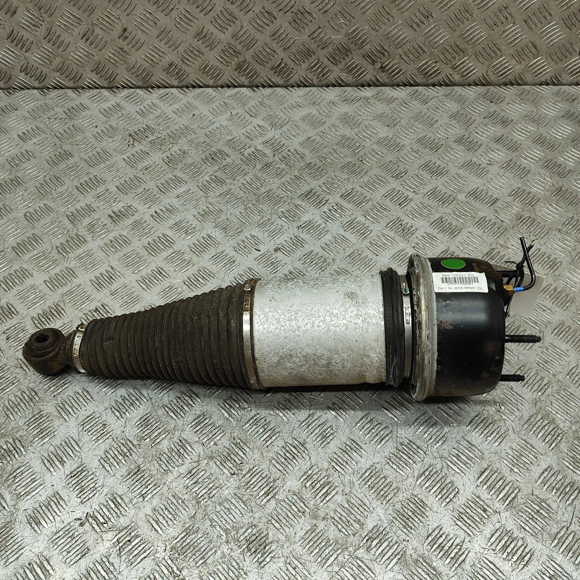 Jaguar XJ Rear Right Air Shock Absorber Rear Right Air Shock Absorber — JAGUAR XJ (X350...