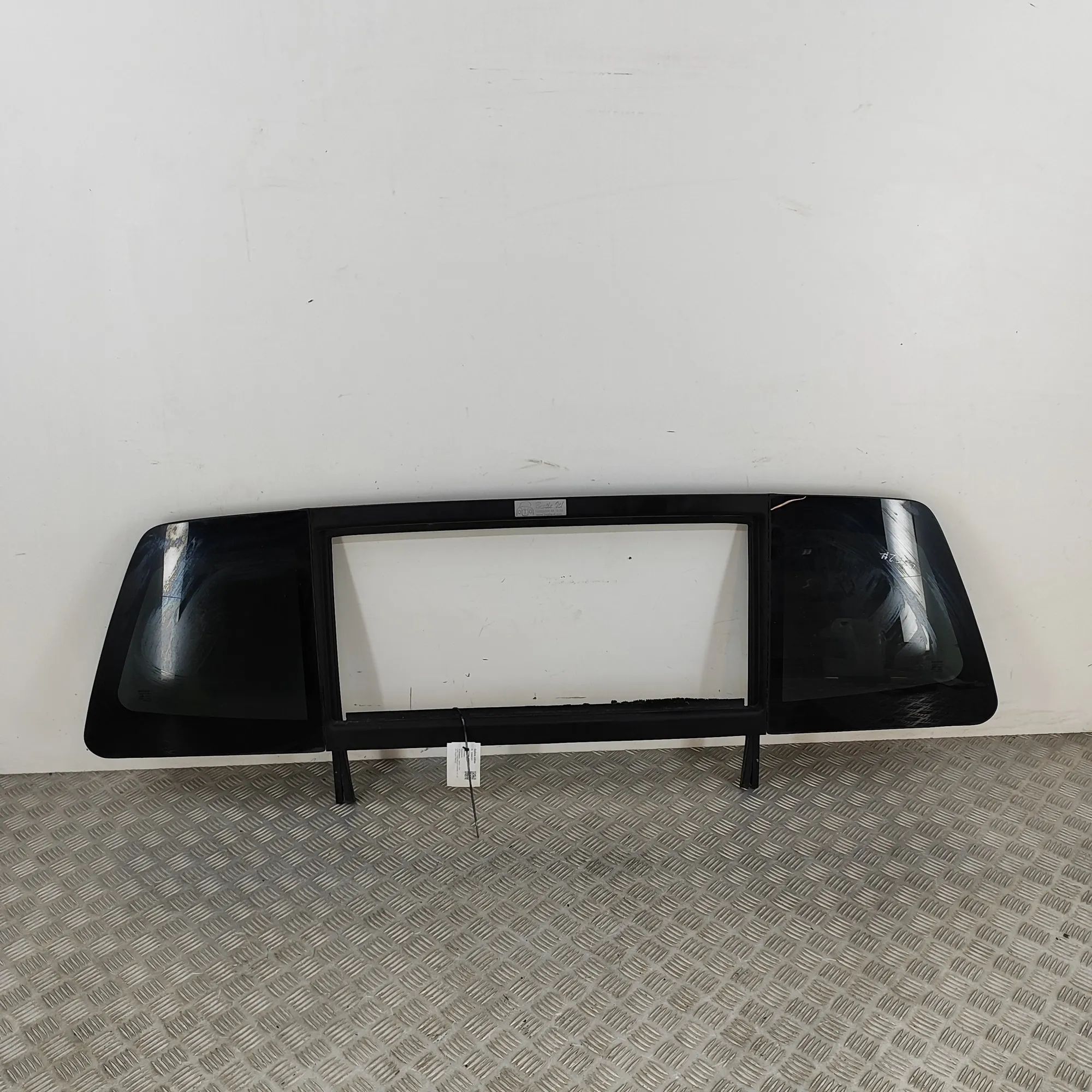 Nissan Titan Rear Window glass Rear window glass — NISSAN TITAN (2003-...) — 7...