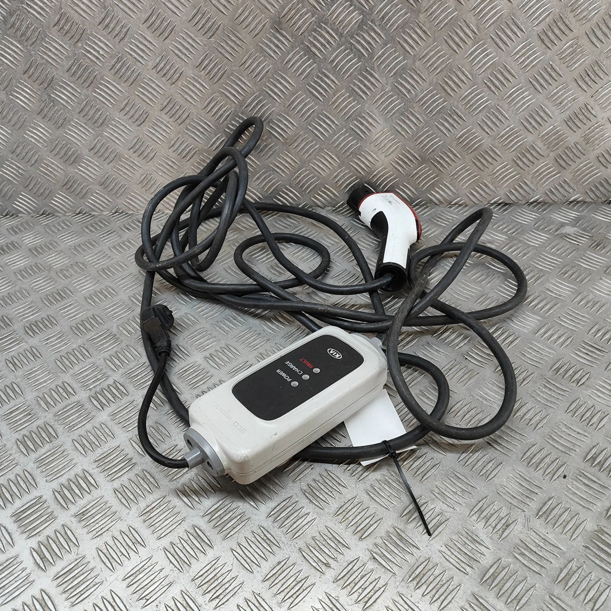 Kia Soul Battery Charging Cable Battery charging cable — KIA SOUL (II PS) (2014...