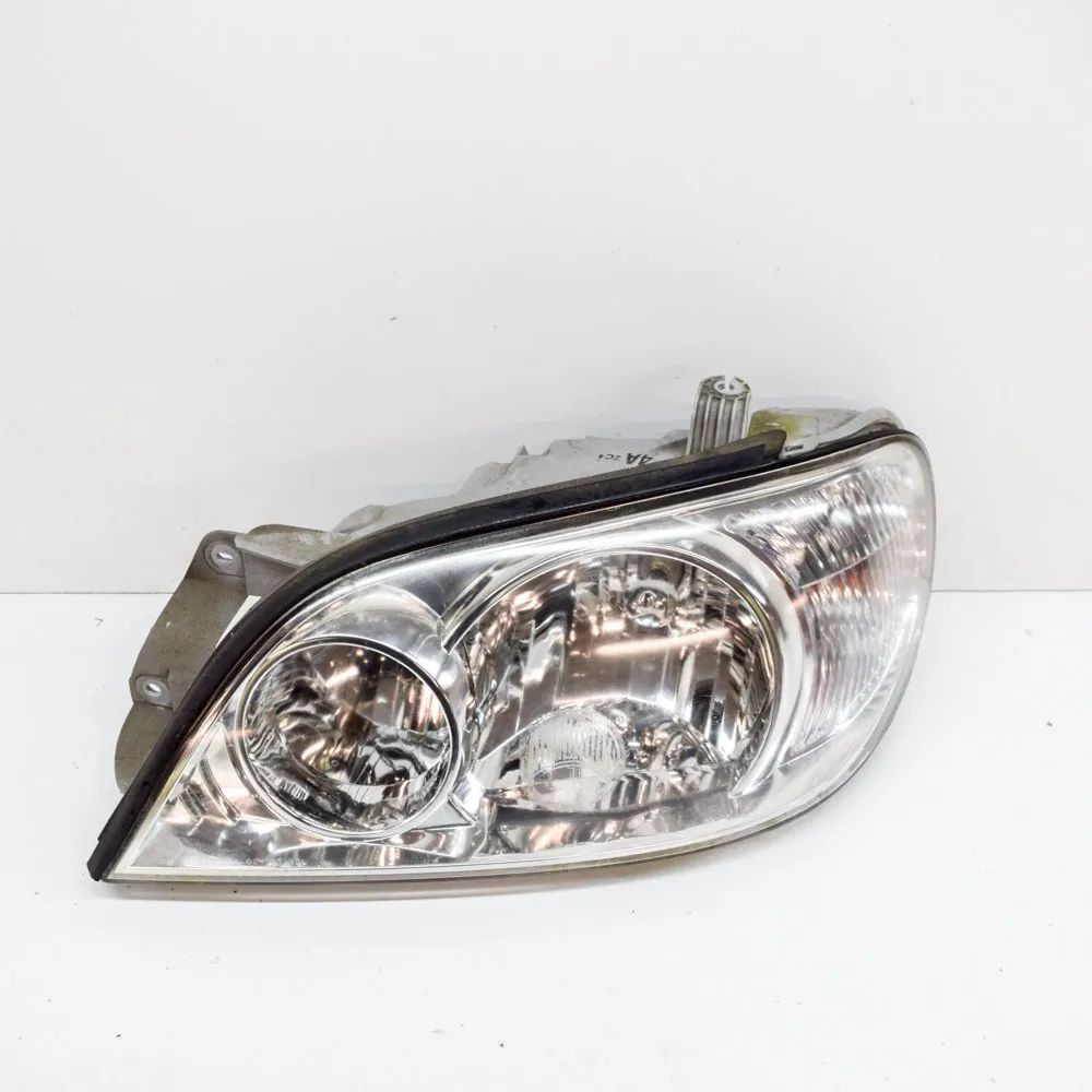 Kia Carnival Front Left Headlight Front Left Headlight — KIA CARNIVAL II GQ (1999...