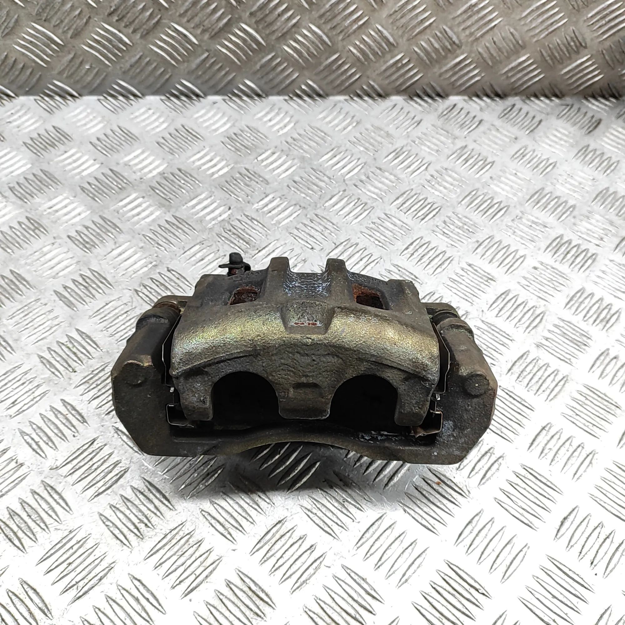 Hyundai Terracan Front Left Brake Caliper Front left brake caliper — HYUNDAI TERRACAN HP ...