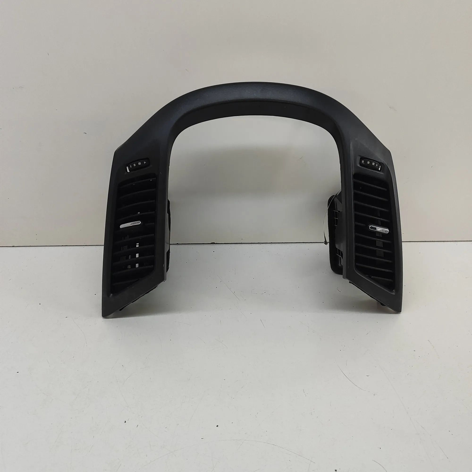 Chevrolet Orlando Dashboard Air Vents Dashboard Air Vents — CHEVROLET ORLANDO J309 (2...
