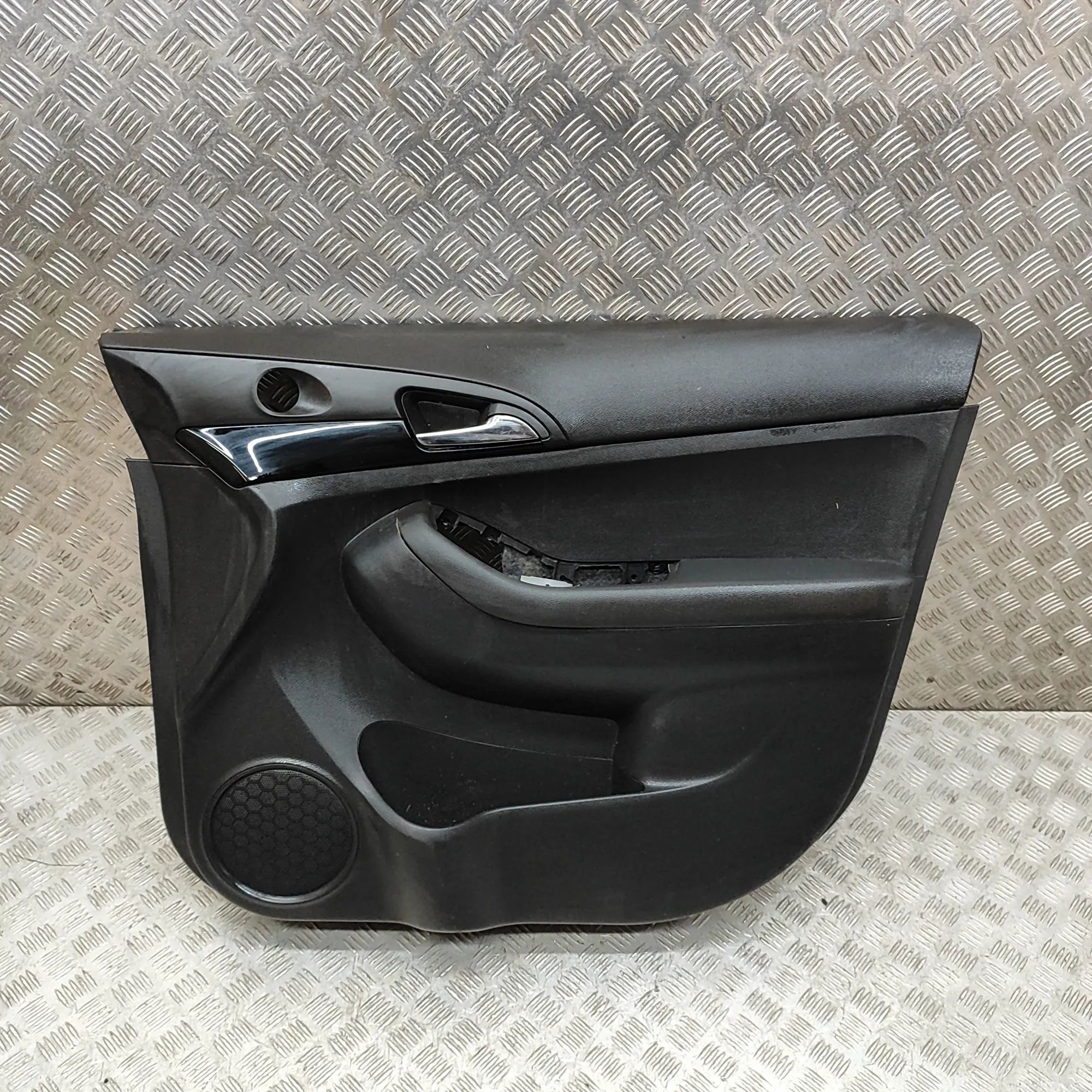 Chevrolet Orlando Front Right Door Panel Front Right Door Panel — CHEVROLET ORLANDO J309...