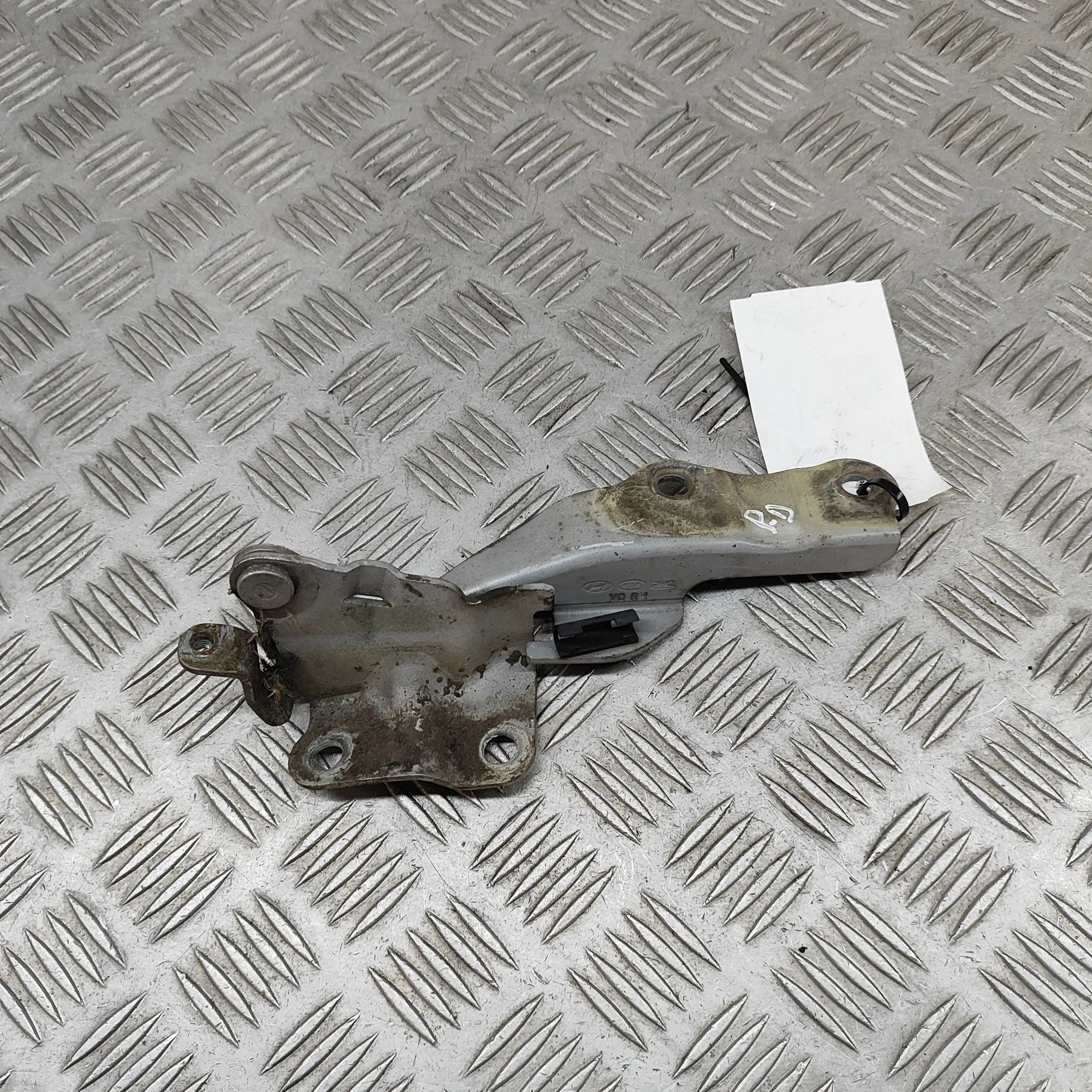Kia Carnival Bonnet hinge — front right Bonnet hinge — front right — KIA CARNIVAL / GRA...