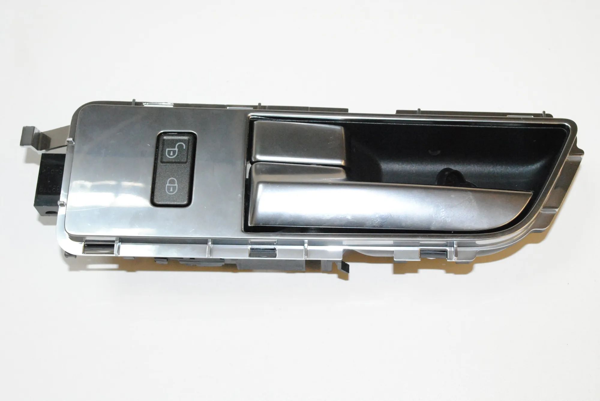 Land Rover Range Rover Sport Interior door handle surround — front left Interior door handle surround — front left — LA...