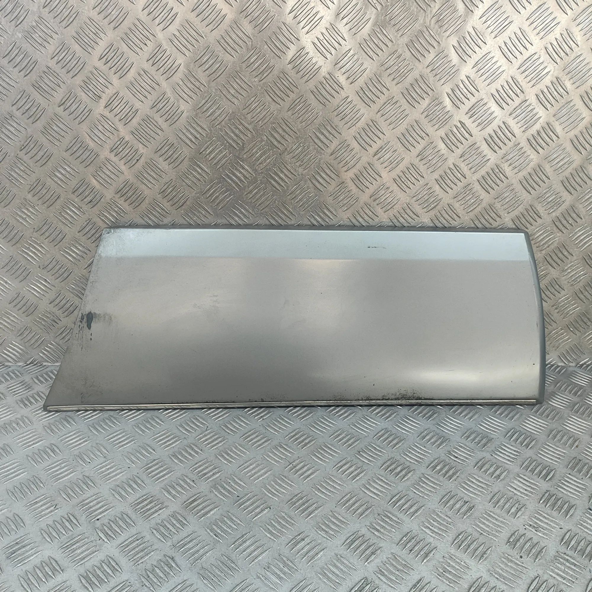 Mercedes-Benz 200 - 500 / E (W124) Lower door moulding — rear left Lower door moulding — rear left — MERCEDES BENZ...
