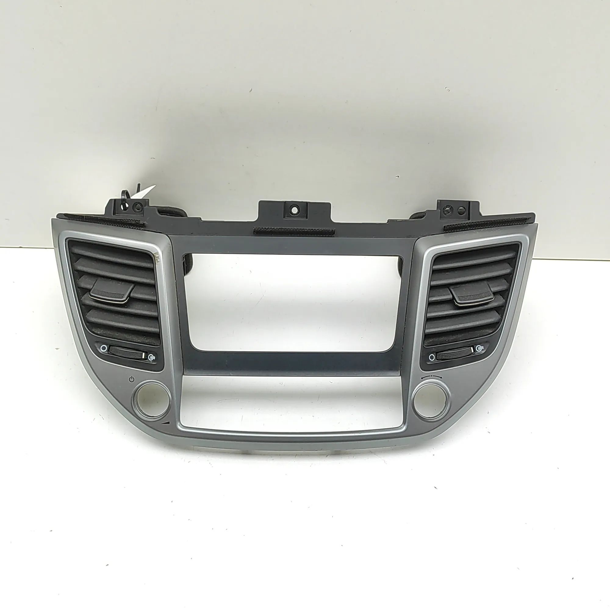 Hyundai Tucson Audio unit trim Audio unit trim — HYUNDAI TUCSON TL, TLE (2015-...