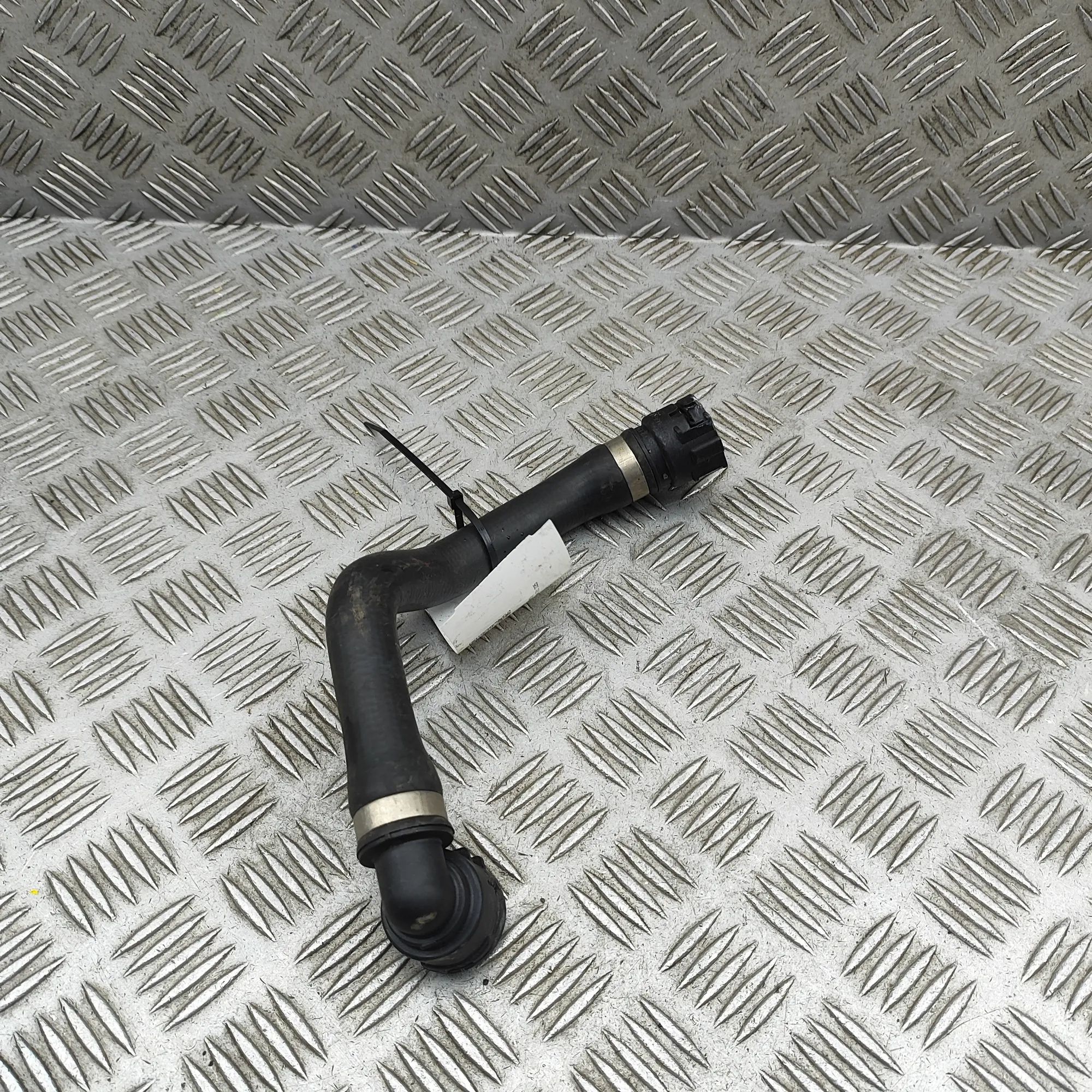 Mercedes-Benz A (W177) Jäähdytysnesteletku Coolant hose — MERCEDES BENZ E-CLASS (W213) (20...