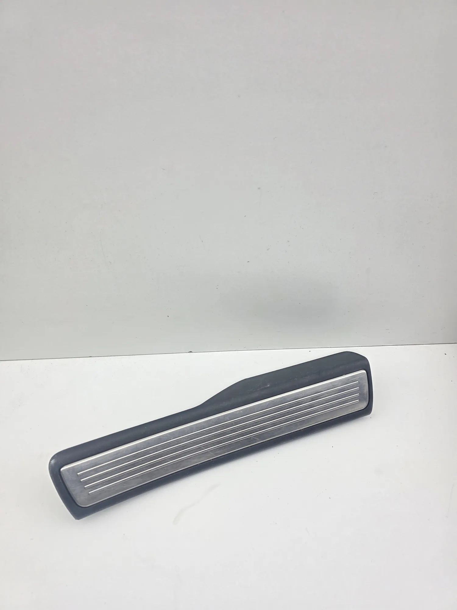 Mercedes-Benz A (W176) Sill trim — rear right Sill trim — rear right — MERCEDES BENZ S-CLASS ...
