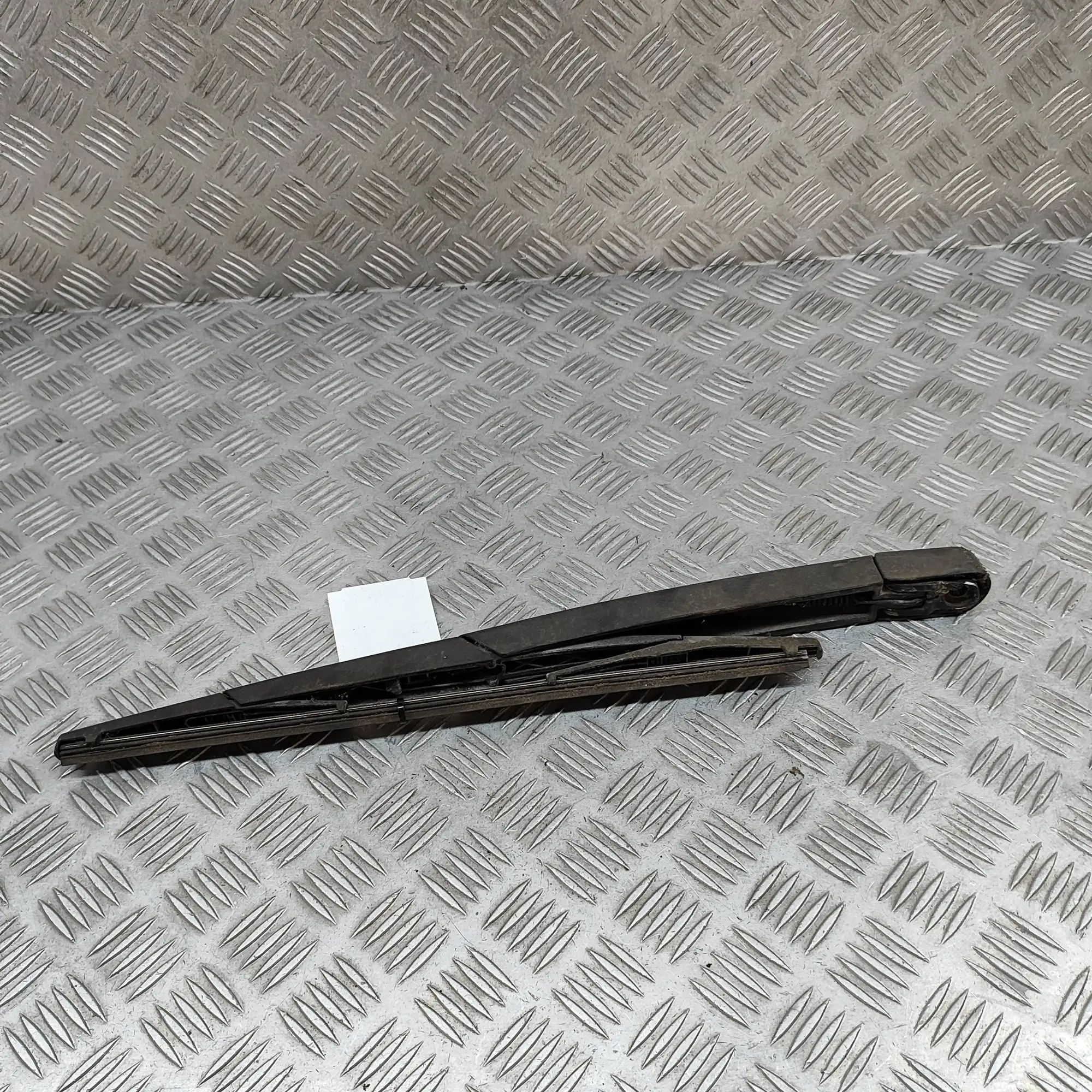 Kia Carnival Заднее стекло, рычаг стеклоочистителя Rear window wiper arm — KIA CARNIVAL / GRAND CA...