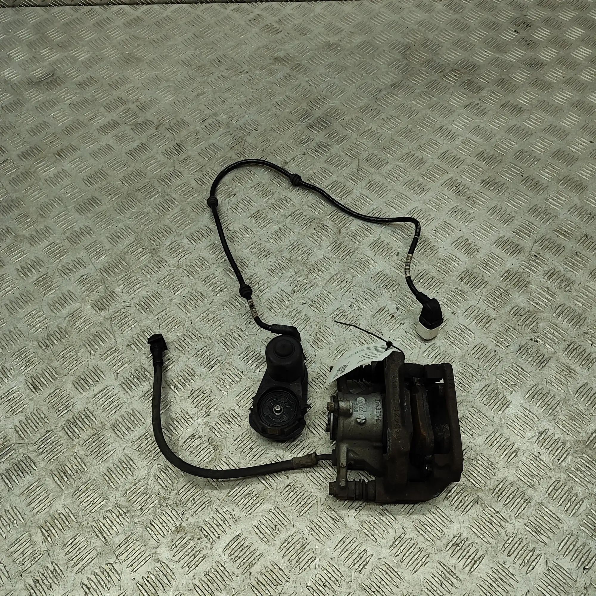 Mercedes-Benz A (W177) Brake caliper — rear left Brake caliper — rear left — MERCEDES BENZ E-CLA...