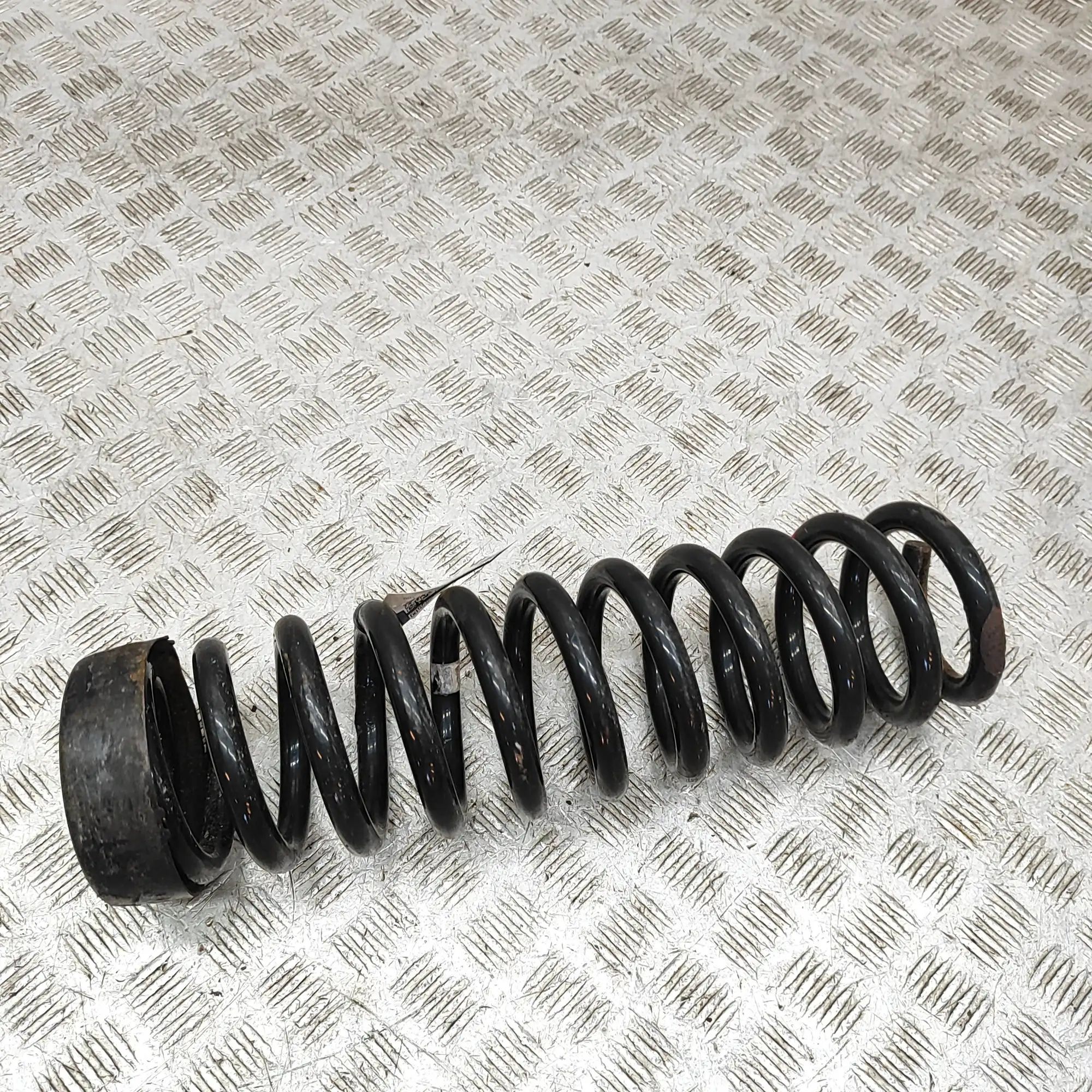 Mercedes-Benz 200 - 500 / E (W124) Rear Right Coil Spring Rear Right Coil Spring — MERCEDES BENZ E-CLASS ...