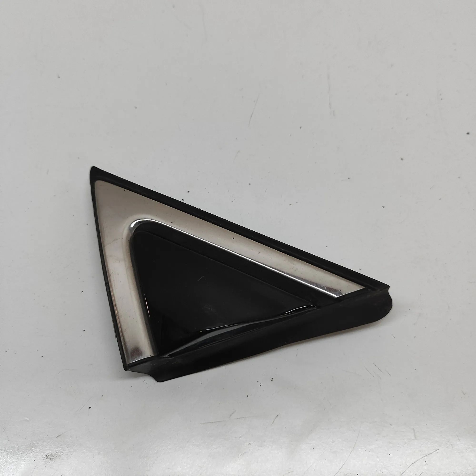 Hyundai Santa Fe Quarter window — front left Quarter window — front left — HYUNDAI SANTA FÉ ...