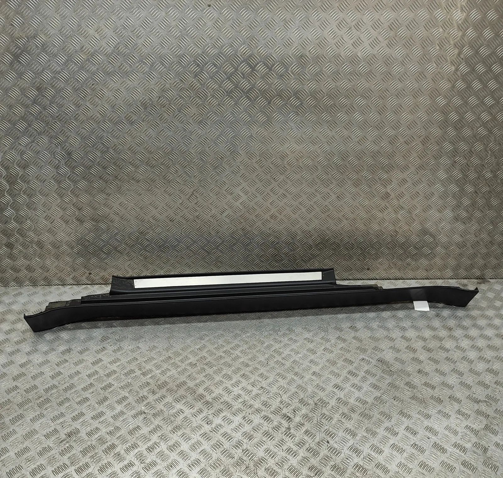 Mini One, Cooper (R50 / R52 / R53) Left Side Plastic Sideskirt Cover