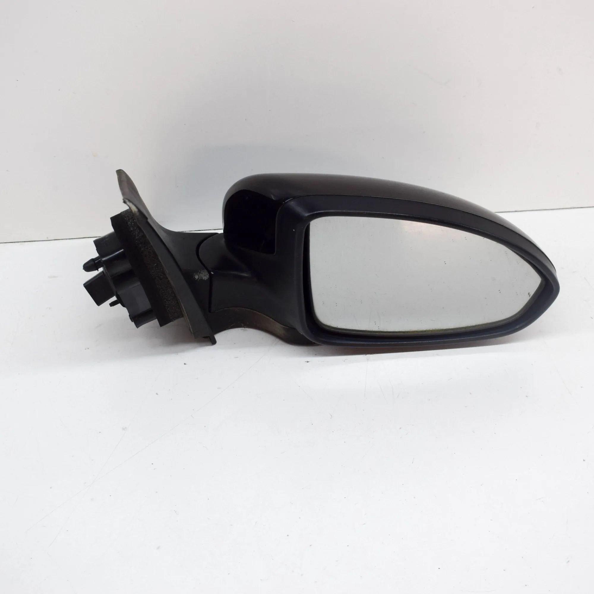 Chevrolet Cruze Right Side Wing Mirror Right Side Wing Mirror — CHEVROLET CRUZE Hatchb...