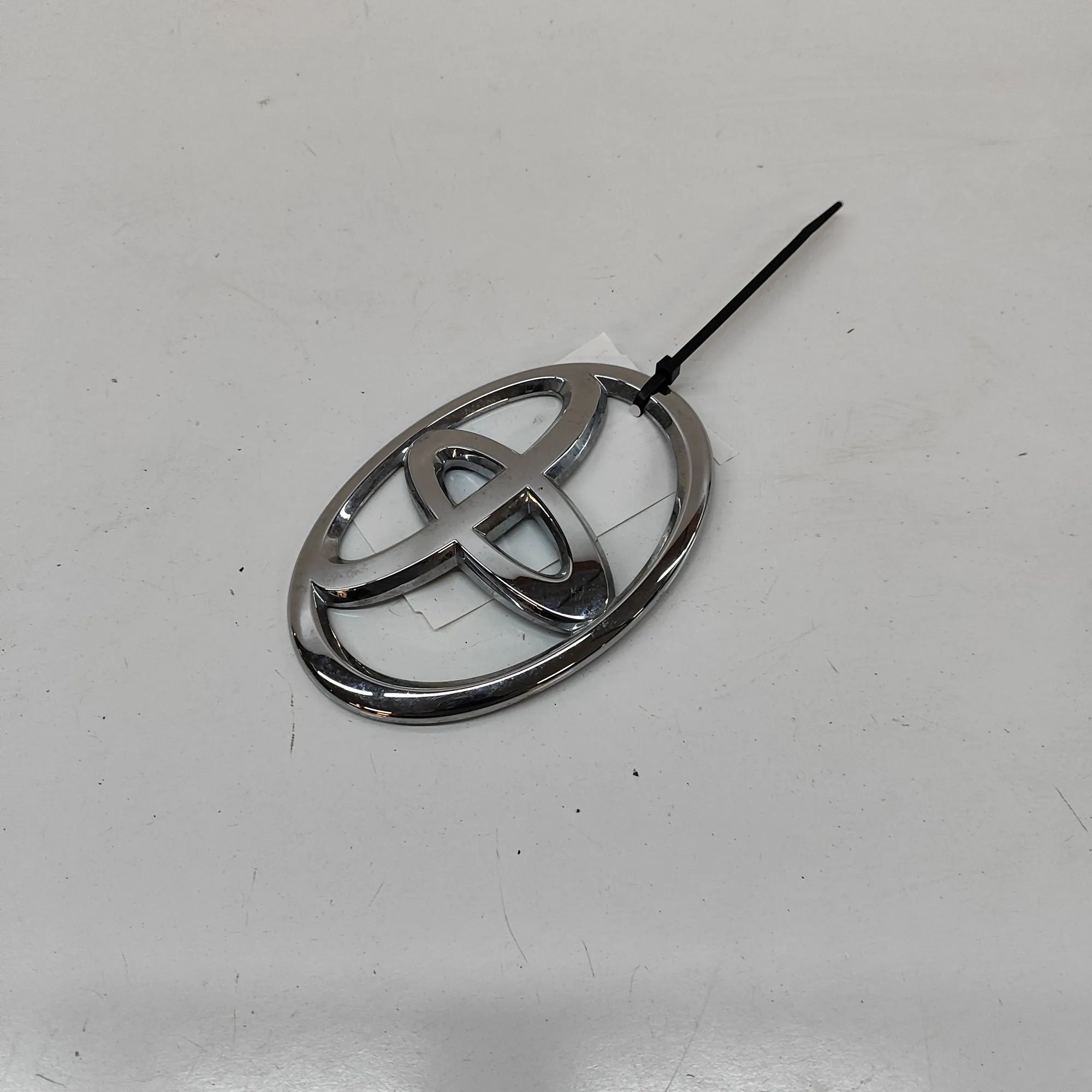 Toyota Sienna Manufacturer emblem Manufacturer emblem — TOYOTA SIENNA _L3_ (2009-...
