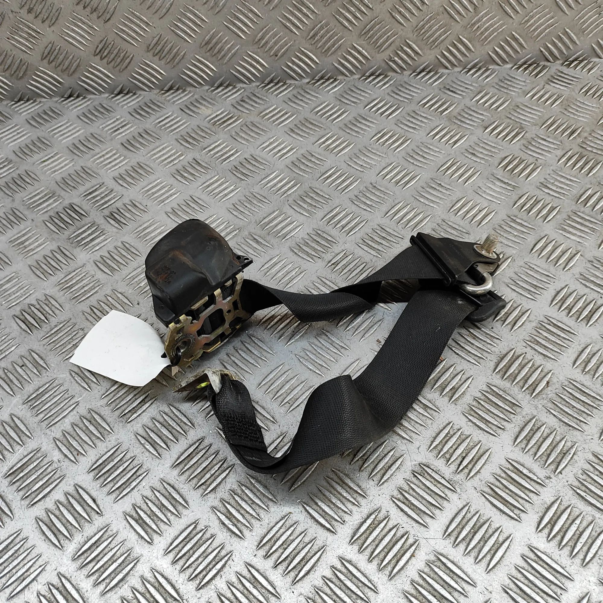 Mercedes-Benz 200 - 500 / E (W124) Rear Right Seatbelt Rear Right Seatbelt — MERCEDES BENZ E-CLASS (W1...