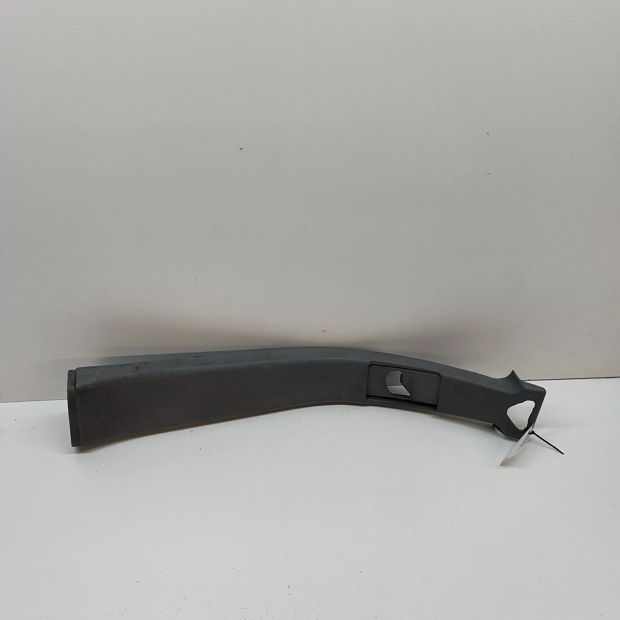 Mercedes-Benz 200 - 500 / E (W124) B-pillar trim — left B-pillar trim — left — MERCEDES BENZ S-CLASS (W...