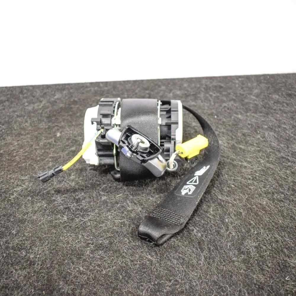 BMW 1 (E81 / E82 / E87 / E88) Front Right Seatbelt Front Right Seatbelt — BMW 1 Cabrio E88 (2008-2...