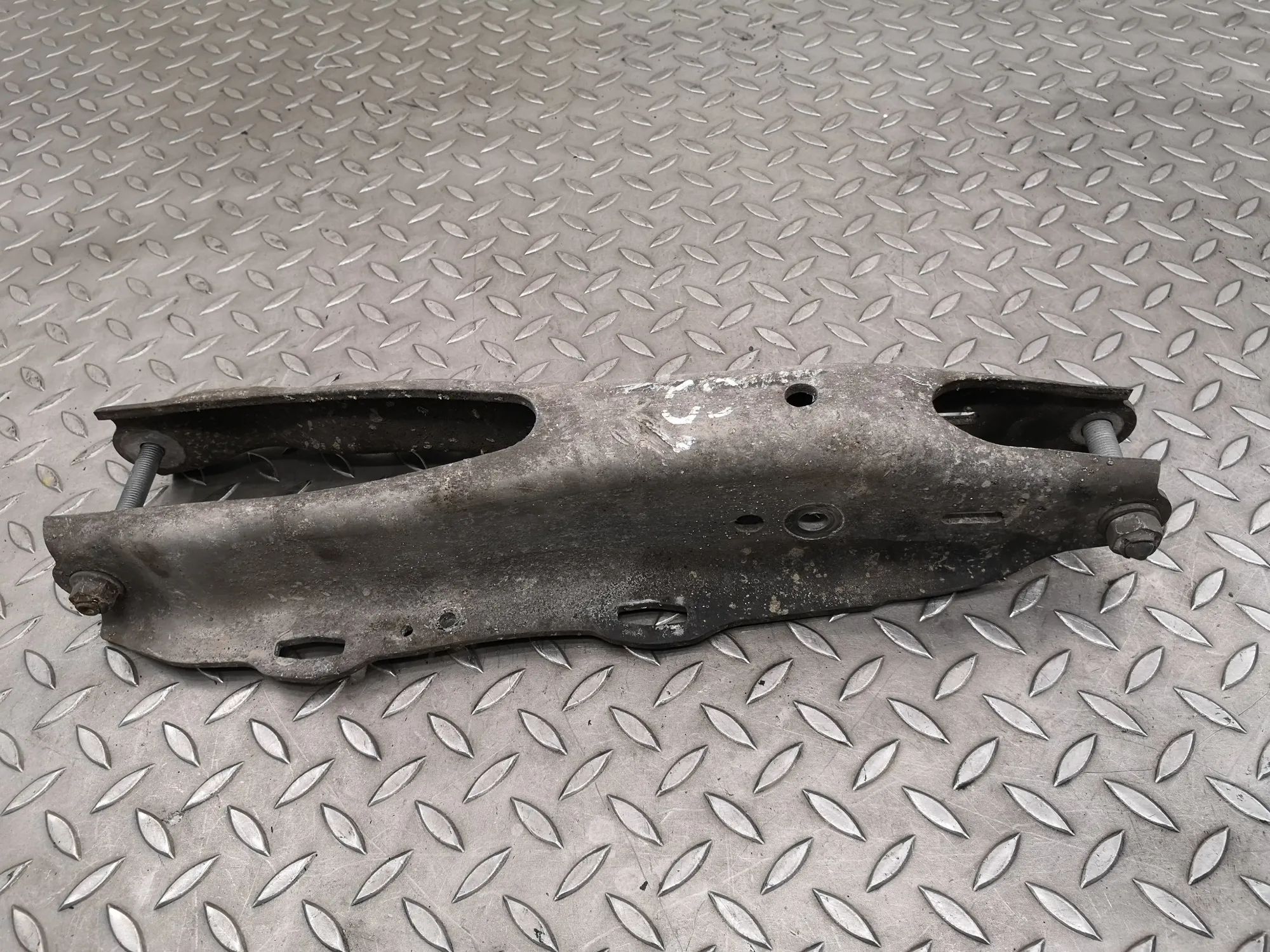 Mercedes-Benz S Coupe (C217) Rear Right Lower Control Arm Rear Right Lower Control Arm — MERCEDES BENZ S-...
