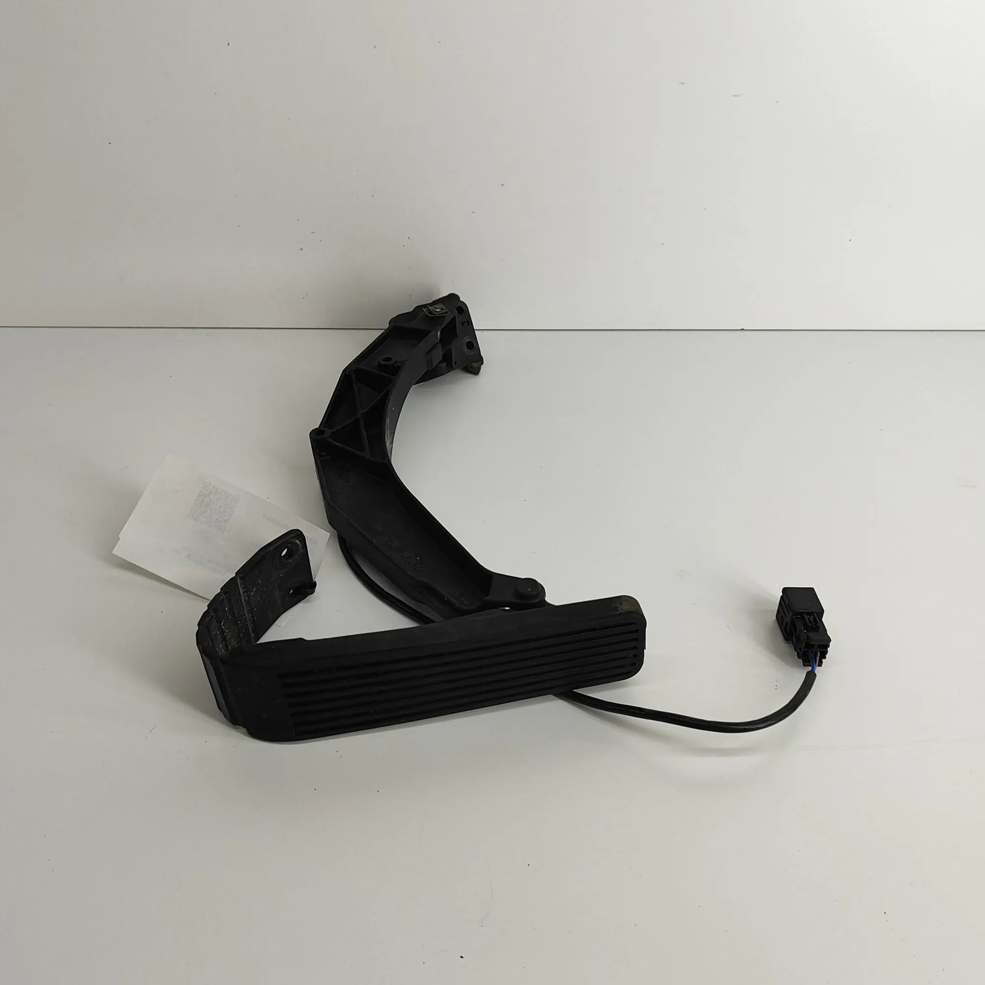Mercedes-Benz 200 - 500 / E (W124) Throttle Pedal Throttle Pedal — MERCEDES BENZ S-CLASS (W140) (...