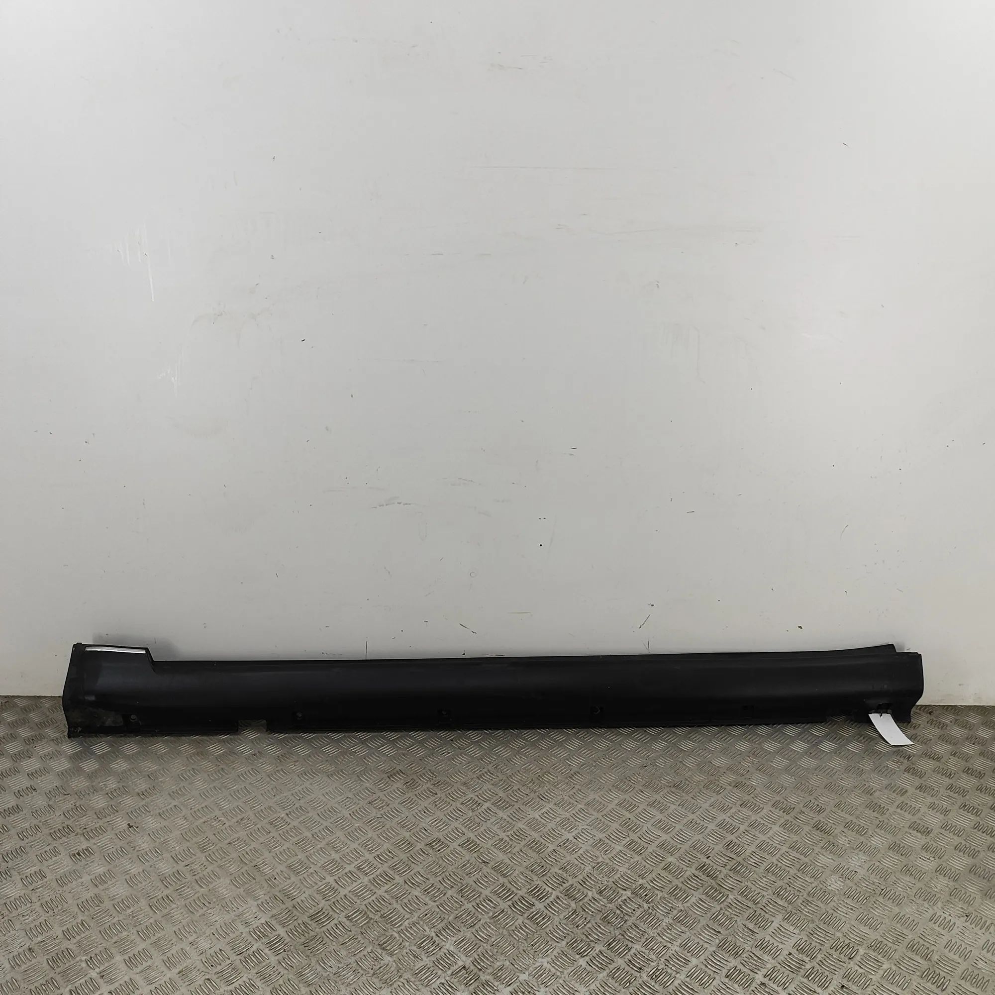 Infiniti FX (S50) Left Side Plastic Sideskirt Cover Left Side Plastic Sideskirt Cover — INFINITI FX...