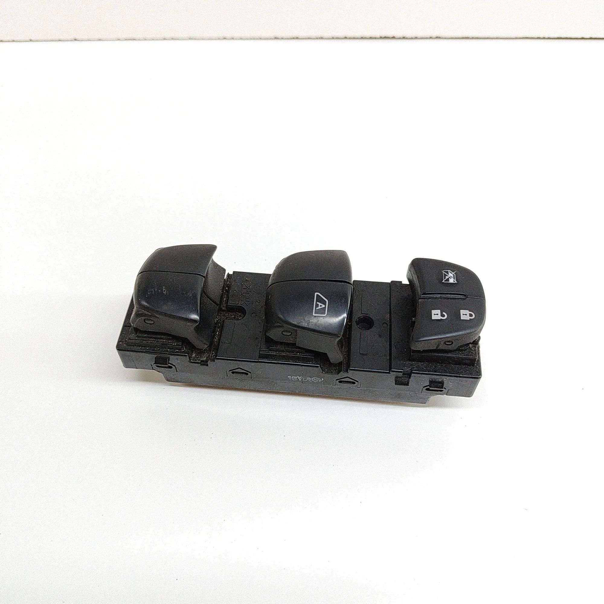 Nissan Pulsar (C13) Door window switch — front right Door window switch — front right — NISSAN PULSA...